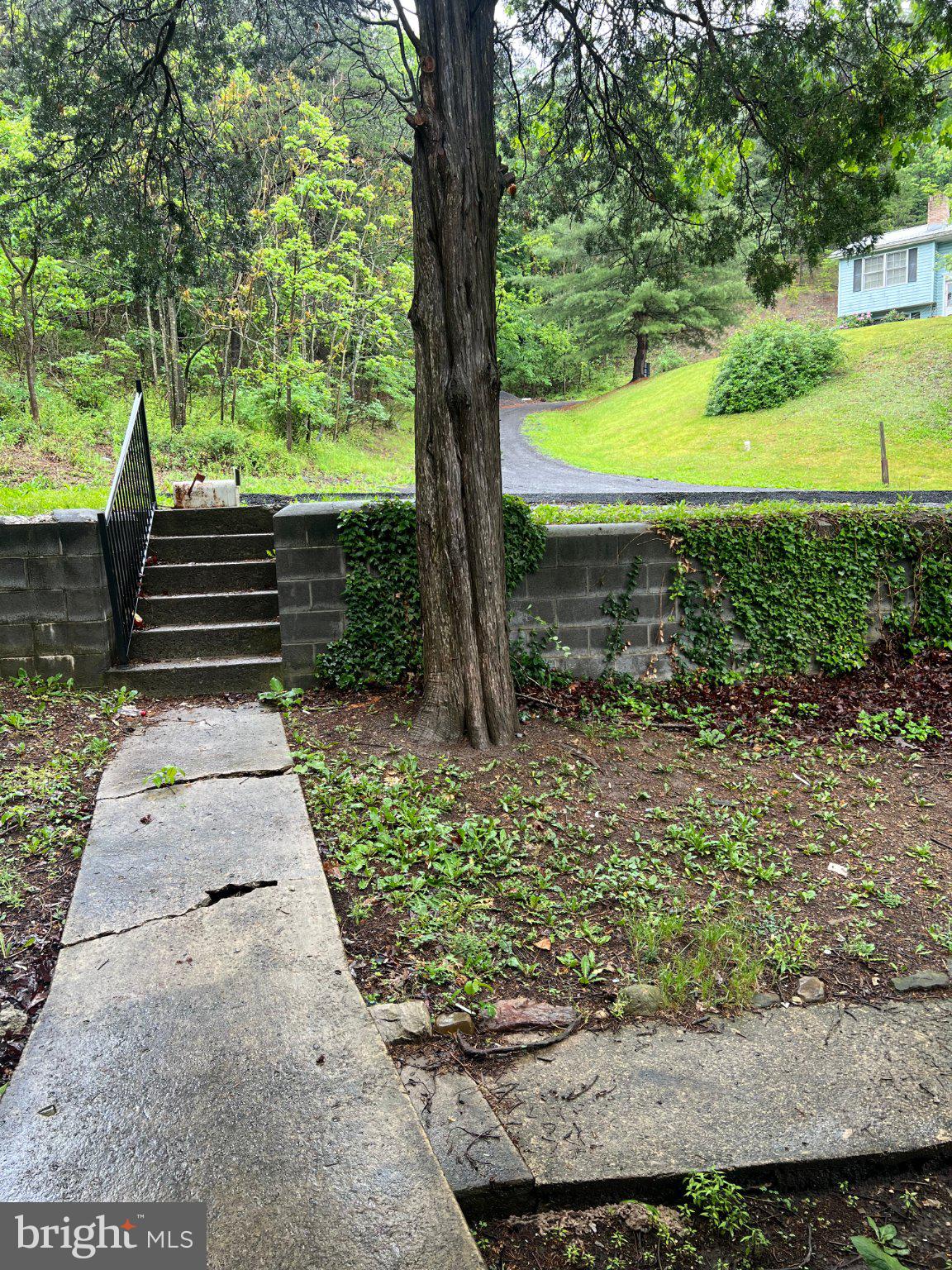 1034 SHADES LANE