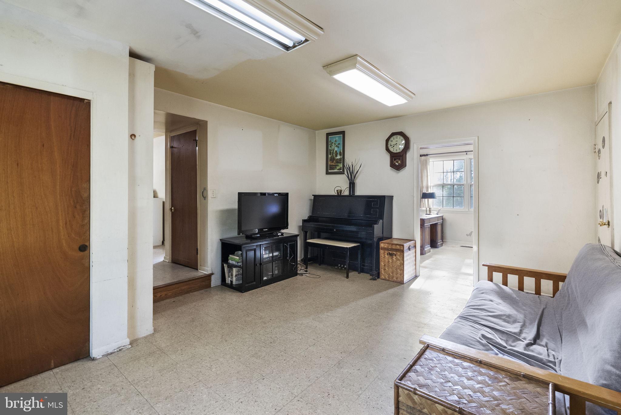 CHADDS FORD - Residential