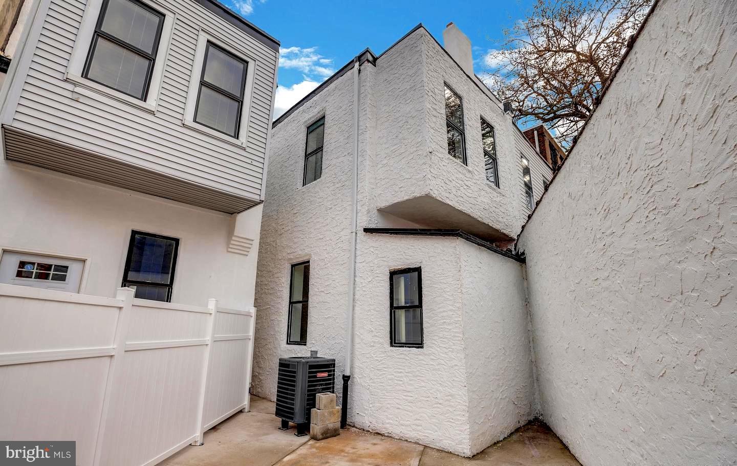 PHILADELPHIA (NORTHWEST) - Commercial Sale