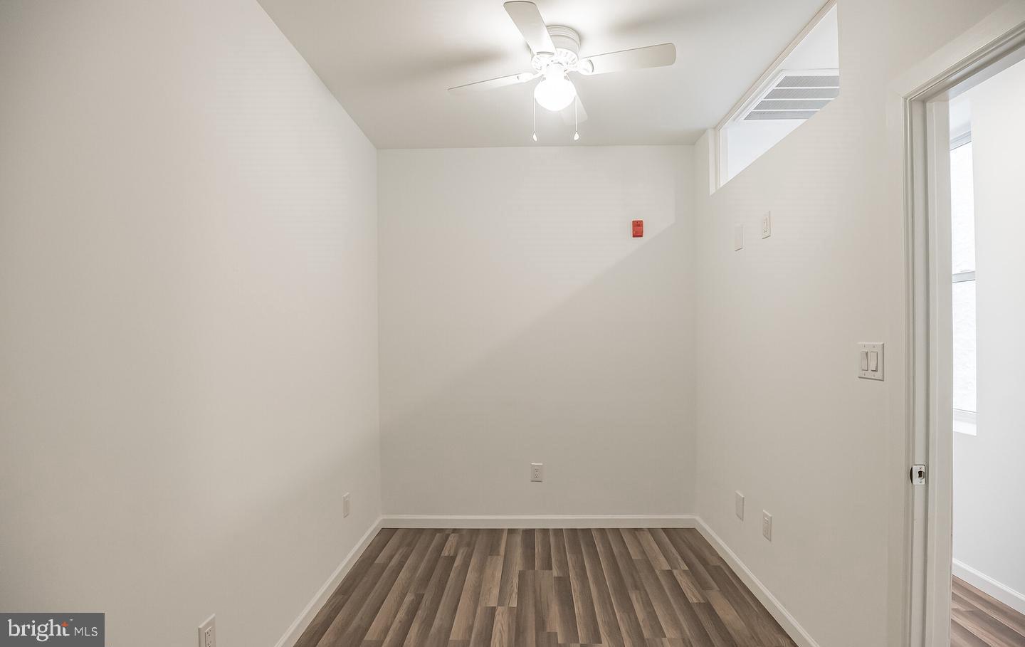 PHILADELPHIA (NORTHWEST) - Commercial Sale