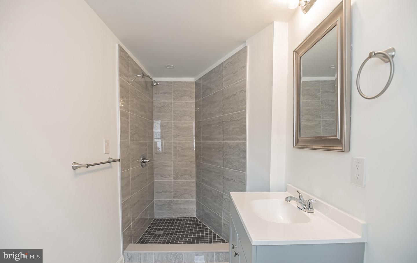 PHILADELPHIA (NORTHWEST) - Commercial Sale