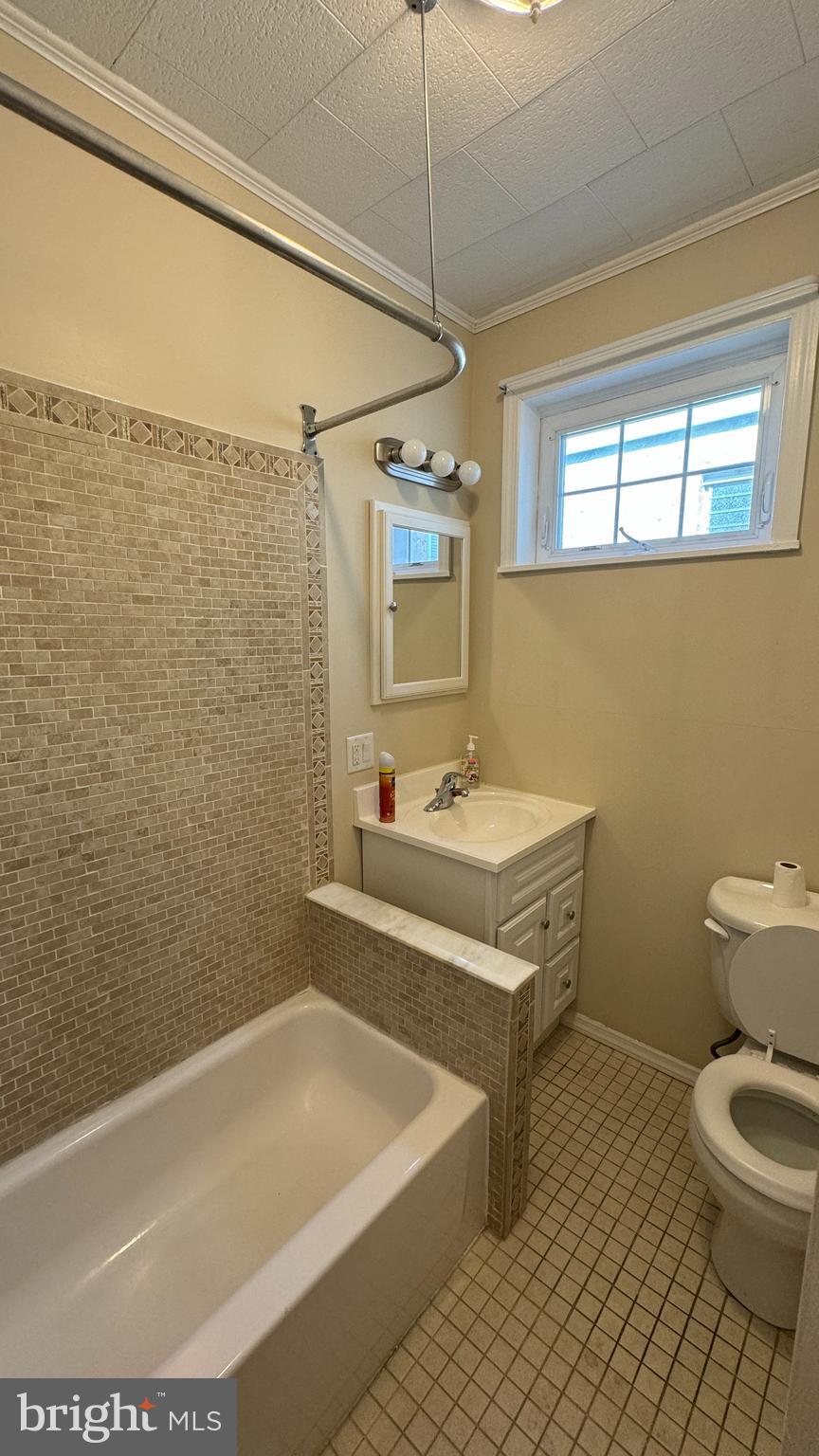 PORT RICHMOND - Residential Lease