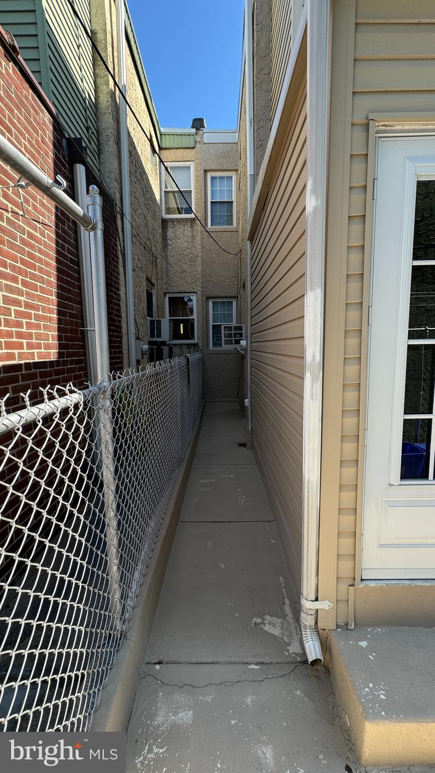 PORT RICHMOND - Residential Lease