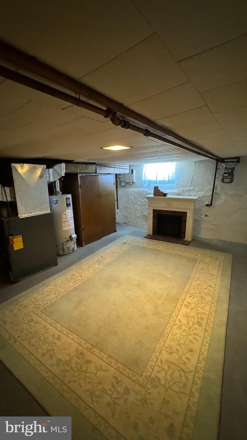 PORT RICHMOND - Residential Lease