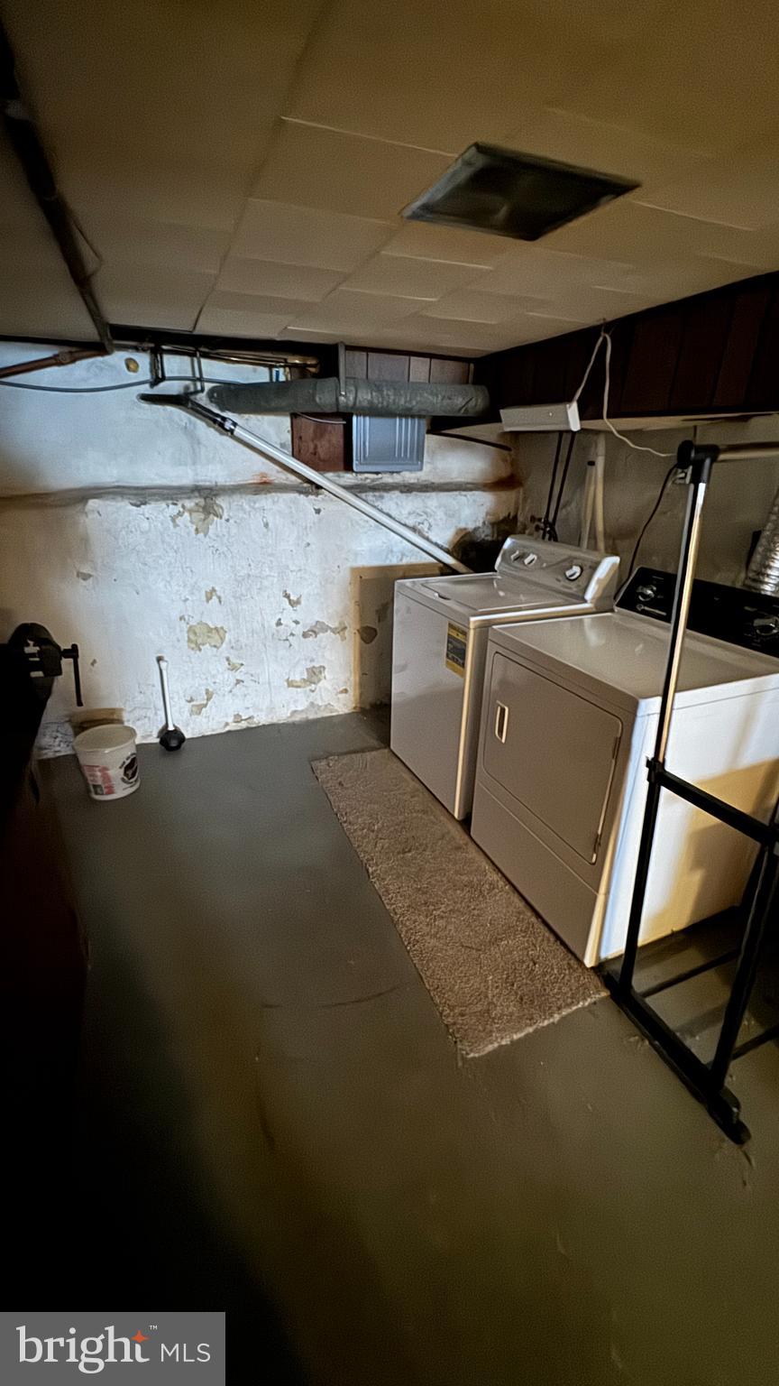 PORT RICHMOND - Residential Lease