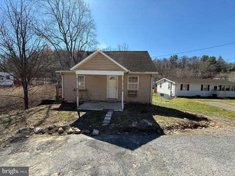 Homes For Sale - 558 Martinsburg Road<br/> Morgan County, BERKELEY SPRINGS, WV 25411