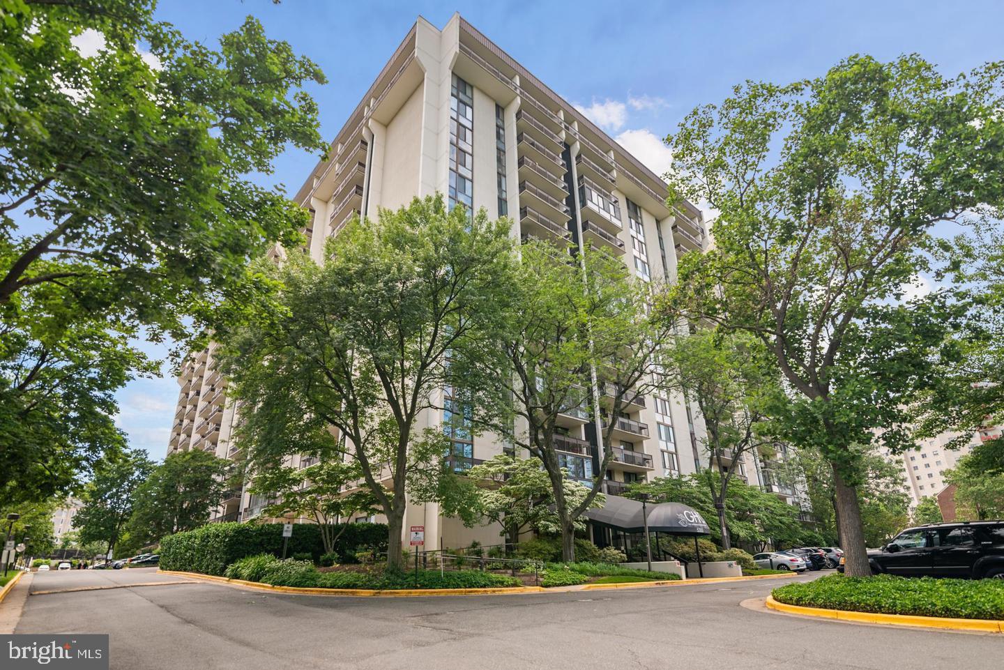 Welcome to 5300 Holmes Run Pkwy #914 – a bright and spacious 3-bedroom, 2-bathroom corner unit in the sought-after Greenhouse building of Alexandria! Located on the 9th floor, this home offers panoramic views of Holmes Run and surrounding parkland from a large private balcony.
The updated kitchen features cherry wood cabinetry, quartz countertops, stainless steel appliances, and a stylish tile backsplash. The open living and dining areas are filled with natural light, and a bonus sunroom space is perfect for a breakfast nook or home office. The walls have been freshly painted in neutral tones, providing a clean and modern backdrop.
The primary suite includes a private en-suite bath and walk-in closet. The second bedroom also features a walk-in closet, offering great storage. Both bathrooms have been tastefully updated.
This unit comes with two assigned garage parking spaces, and all utilities are included in the condo fee—making city living easy and convenient. The Greenhouse offers full-service amenities including 24/7 concierge, outdoor pool, tennis courts, a fitness center, party room, and beautifully landscaped gardens with a gazebo.
Holmes Run Trail is just across the street—perfect for morning jogs, evening walks, or outdoor workouts.
The seller purchased the unit last year but is relocating overseas for work—his move is your opportunity! Ideally located near Van Dorn Metro, I-395, shops, dining, and parks.