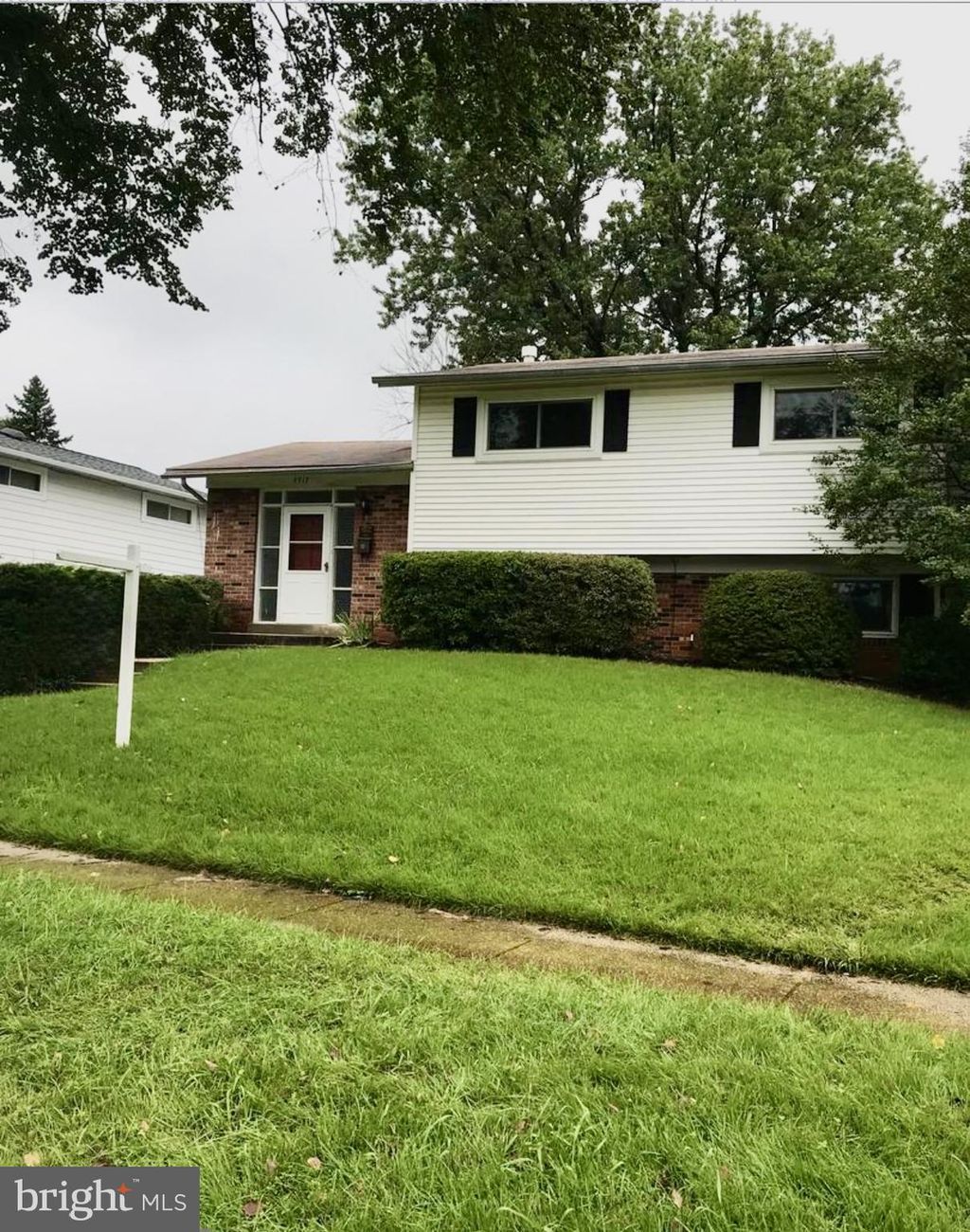 Photo of 4917 Mccall Street, ROCKVILLE, MD 20853 (MLS # MDMC2206096)