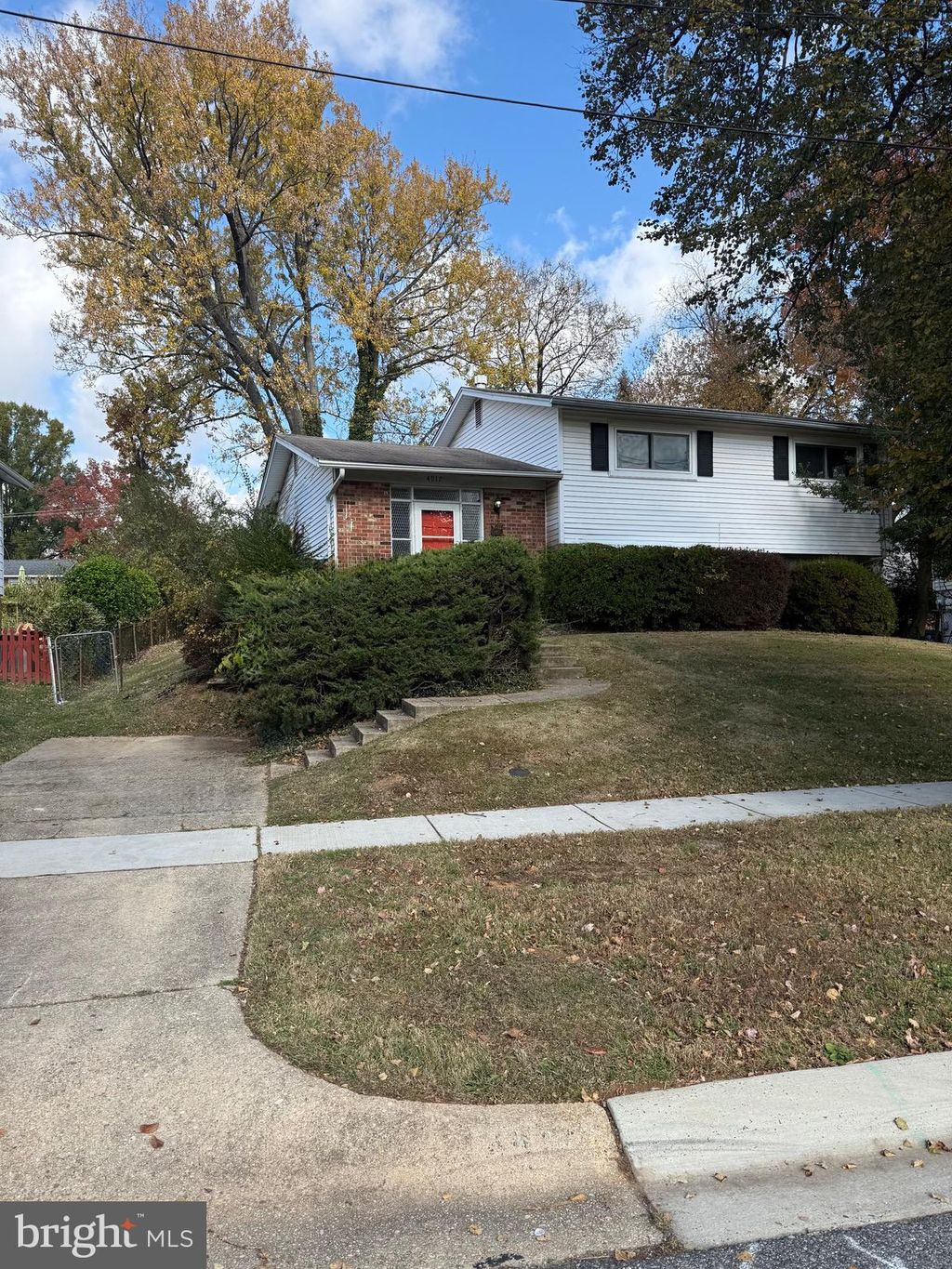 Photo of 4917 Mccall Street, ROCKVILLE, MD 20853 (MLS # MDMC2206096)