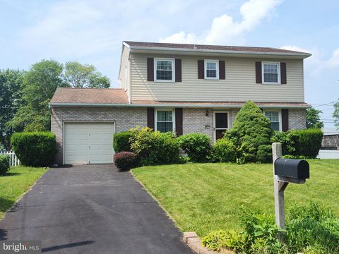 911 LAKE LANE PENNSBURG PA 18073