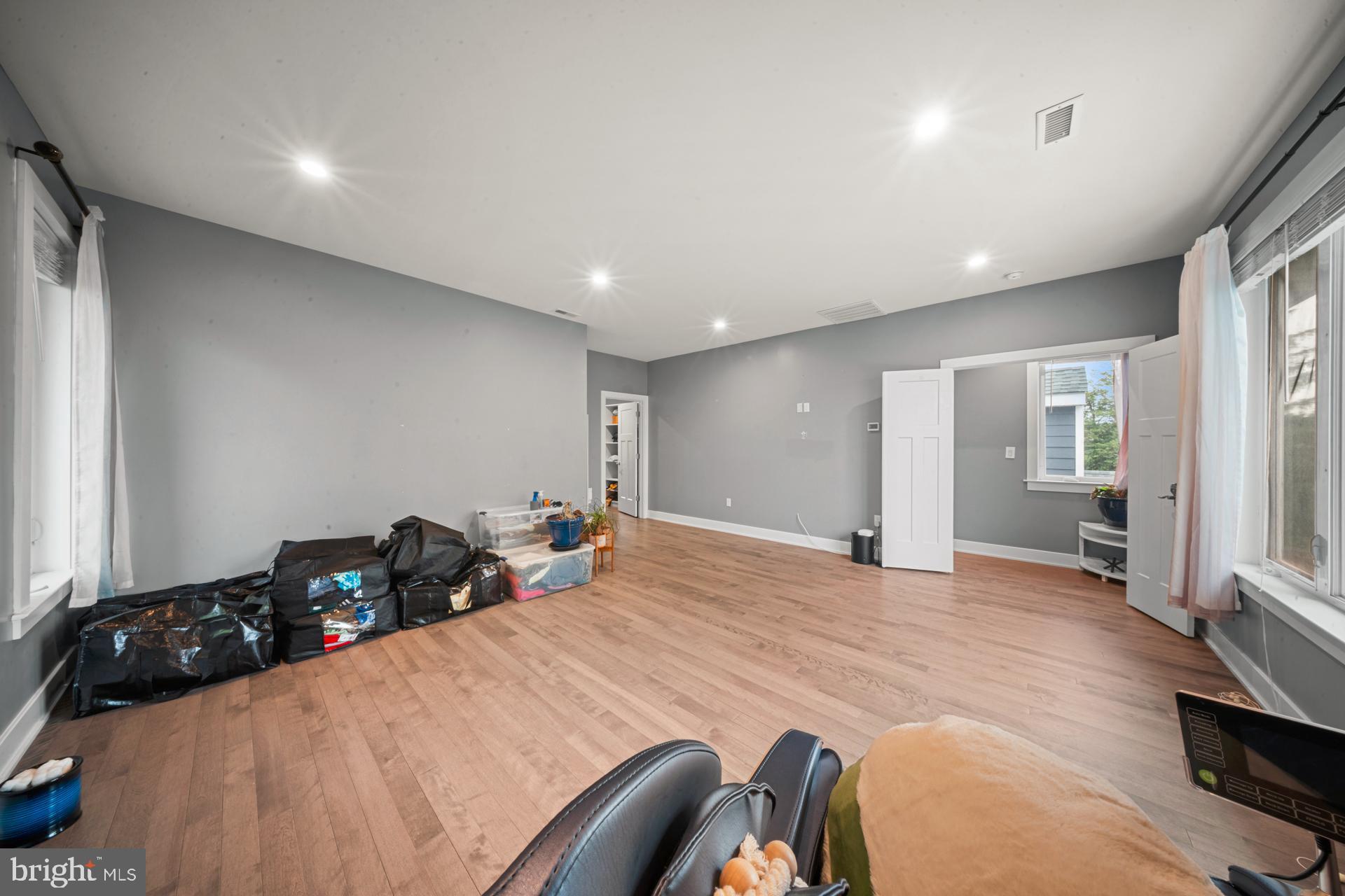 JUSTA FARMS - Residential