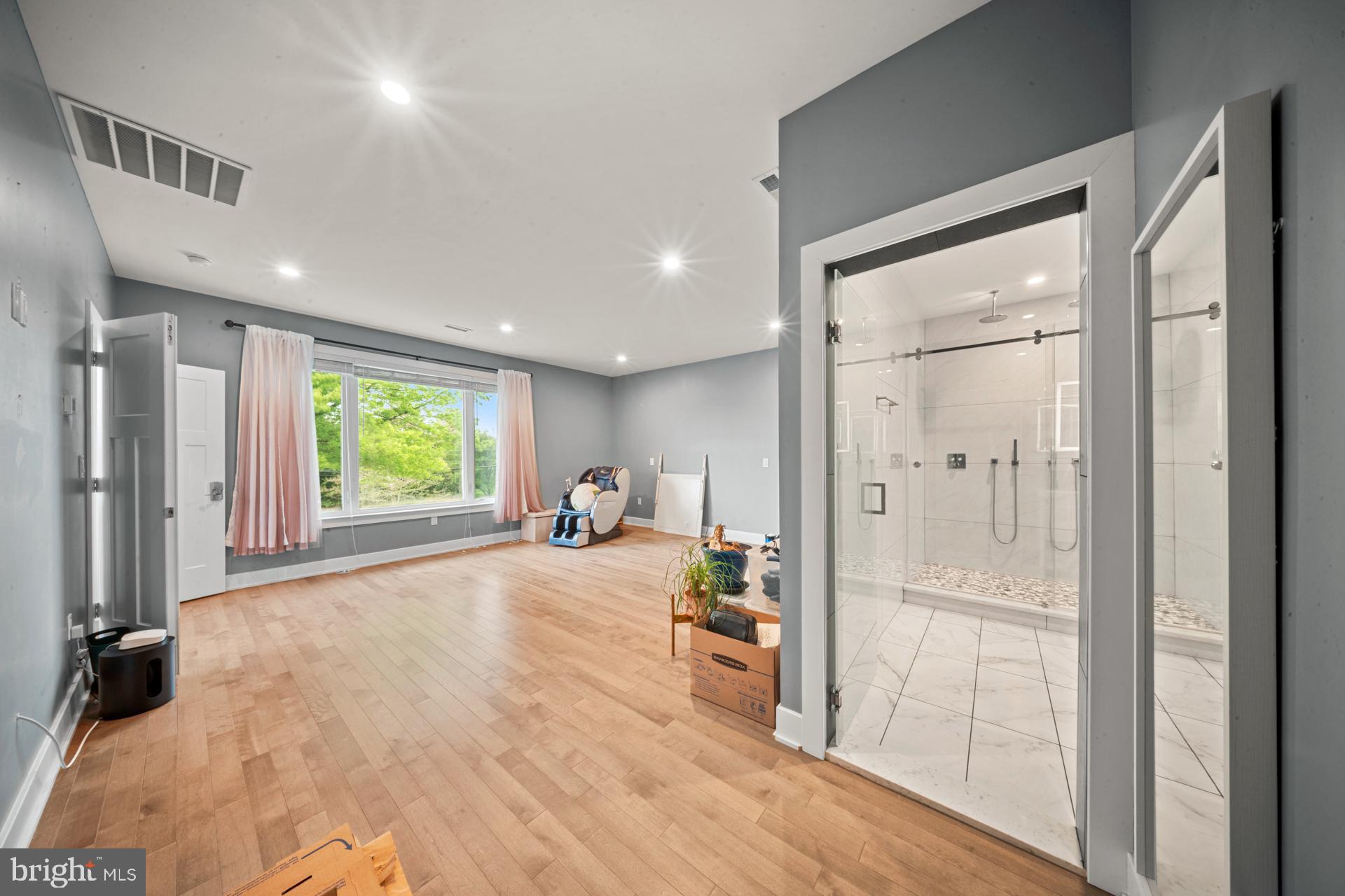 JUSTA FARMS - Residential