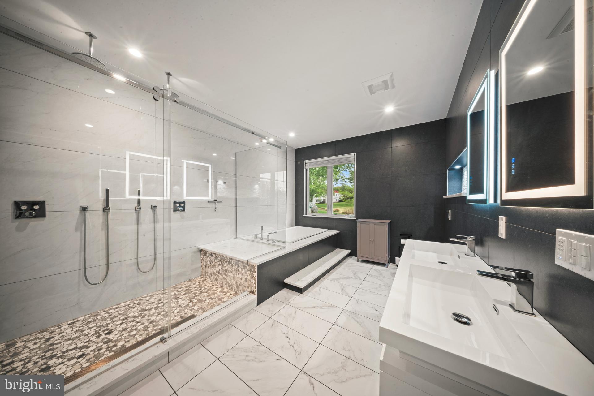 JUSTA FARMS - Residential
