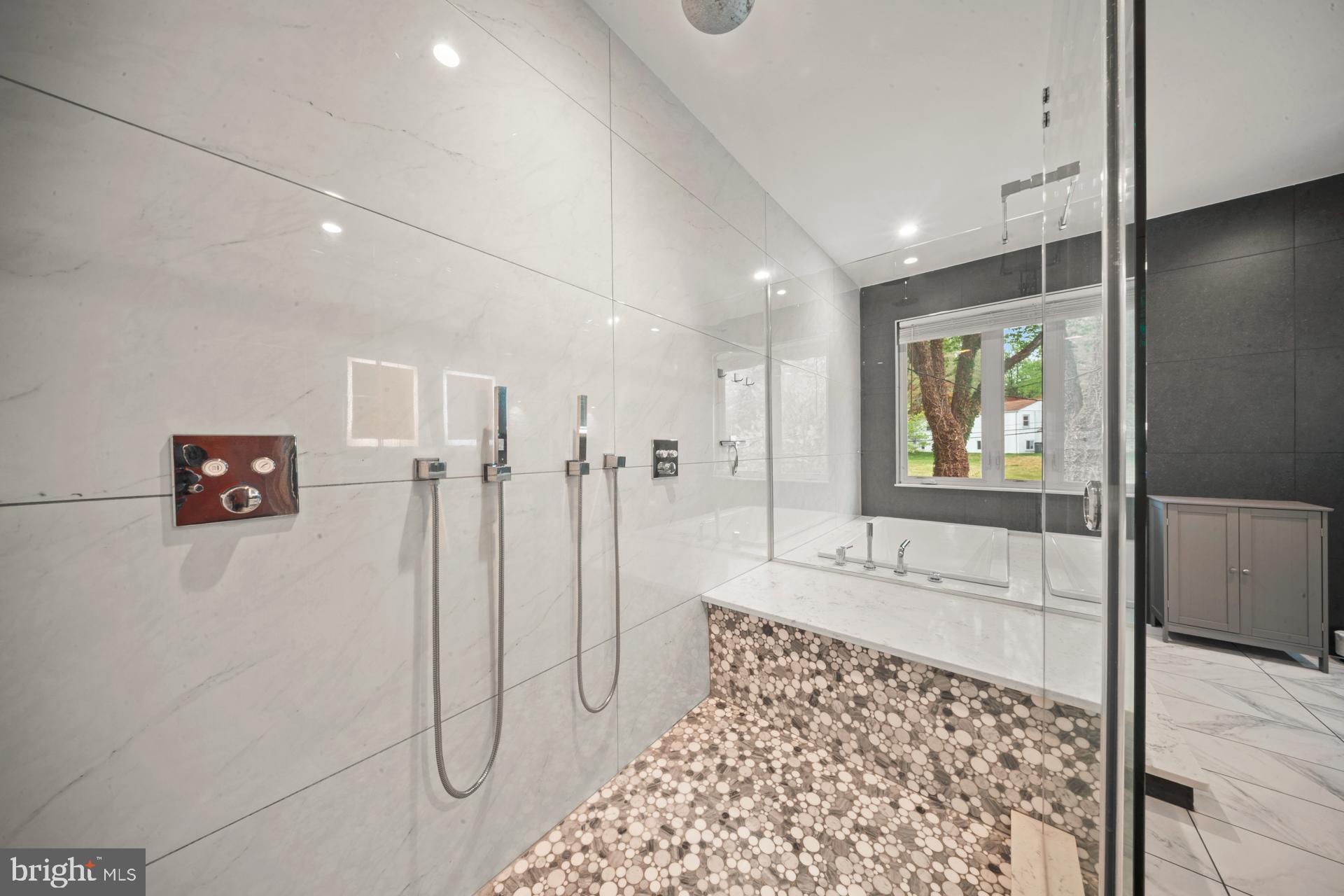JUSTA FARMS - Residential