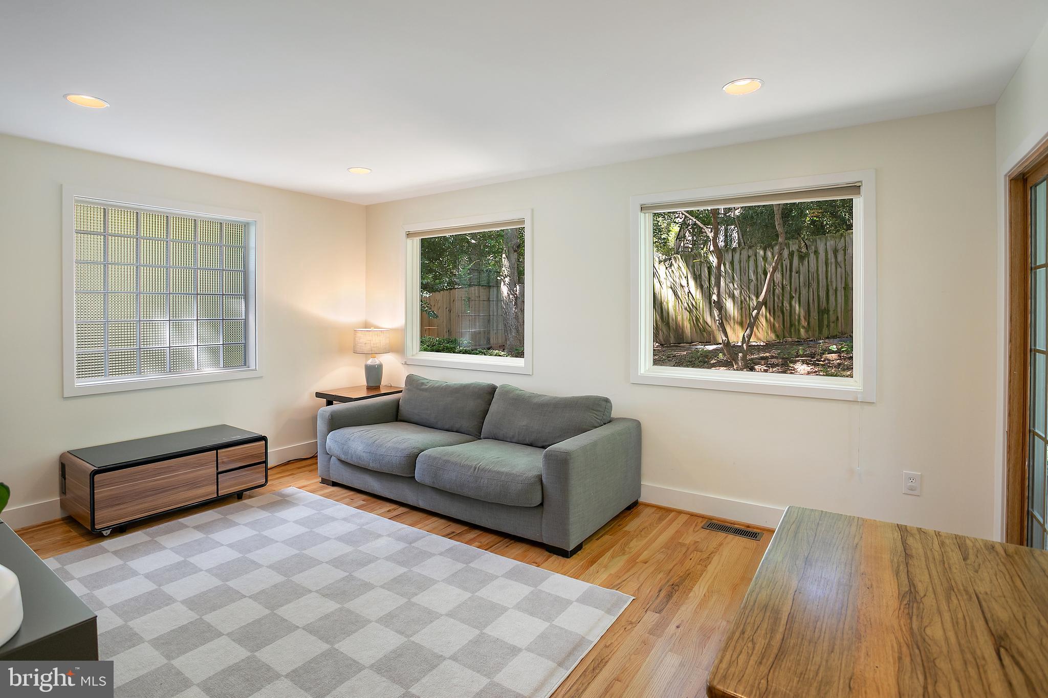 KENSINGTON - Residential