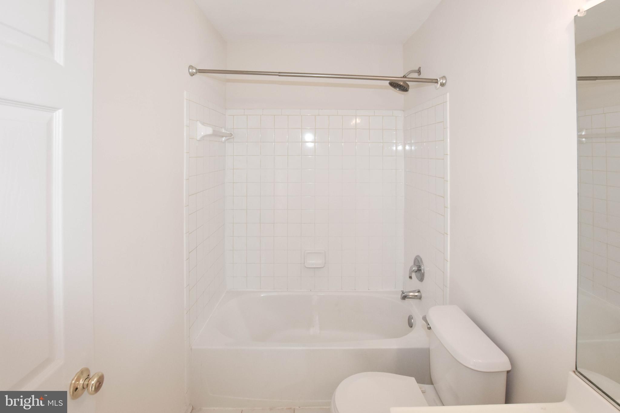 MCNAIR FARMS LANDBAY - Residential Lease