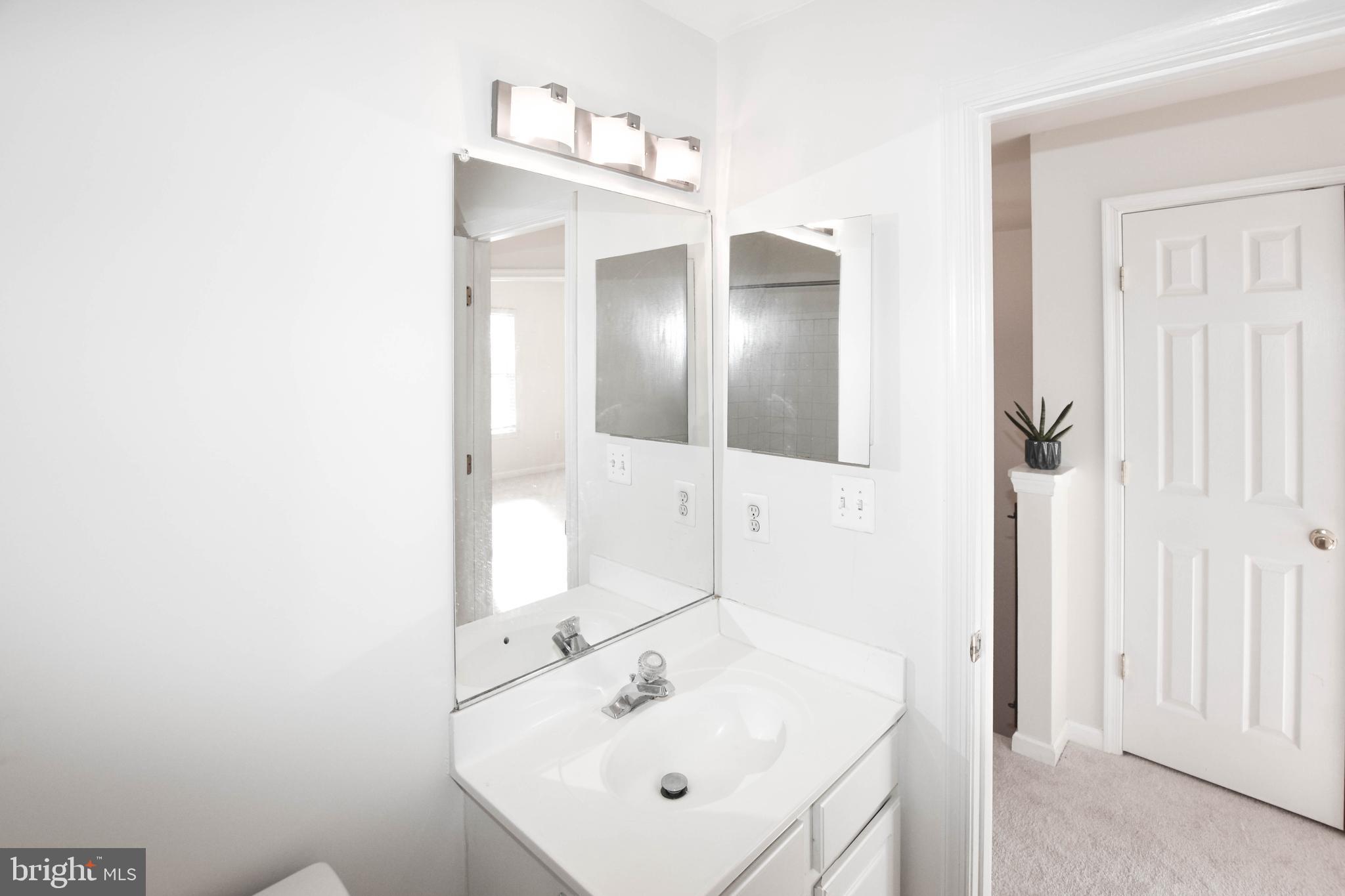 MCNAIR FARMS LANDBAY - Residential Lease