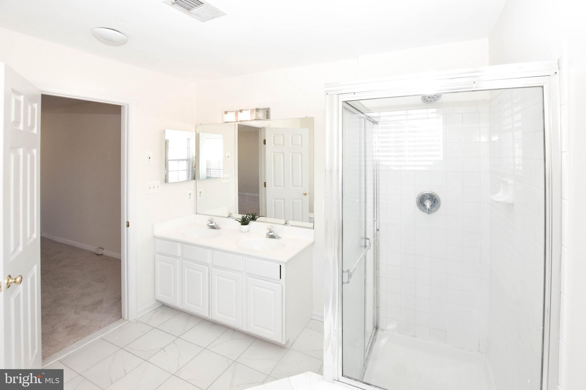 MCNAIR FARMS LANDBAY - Residential Lease