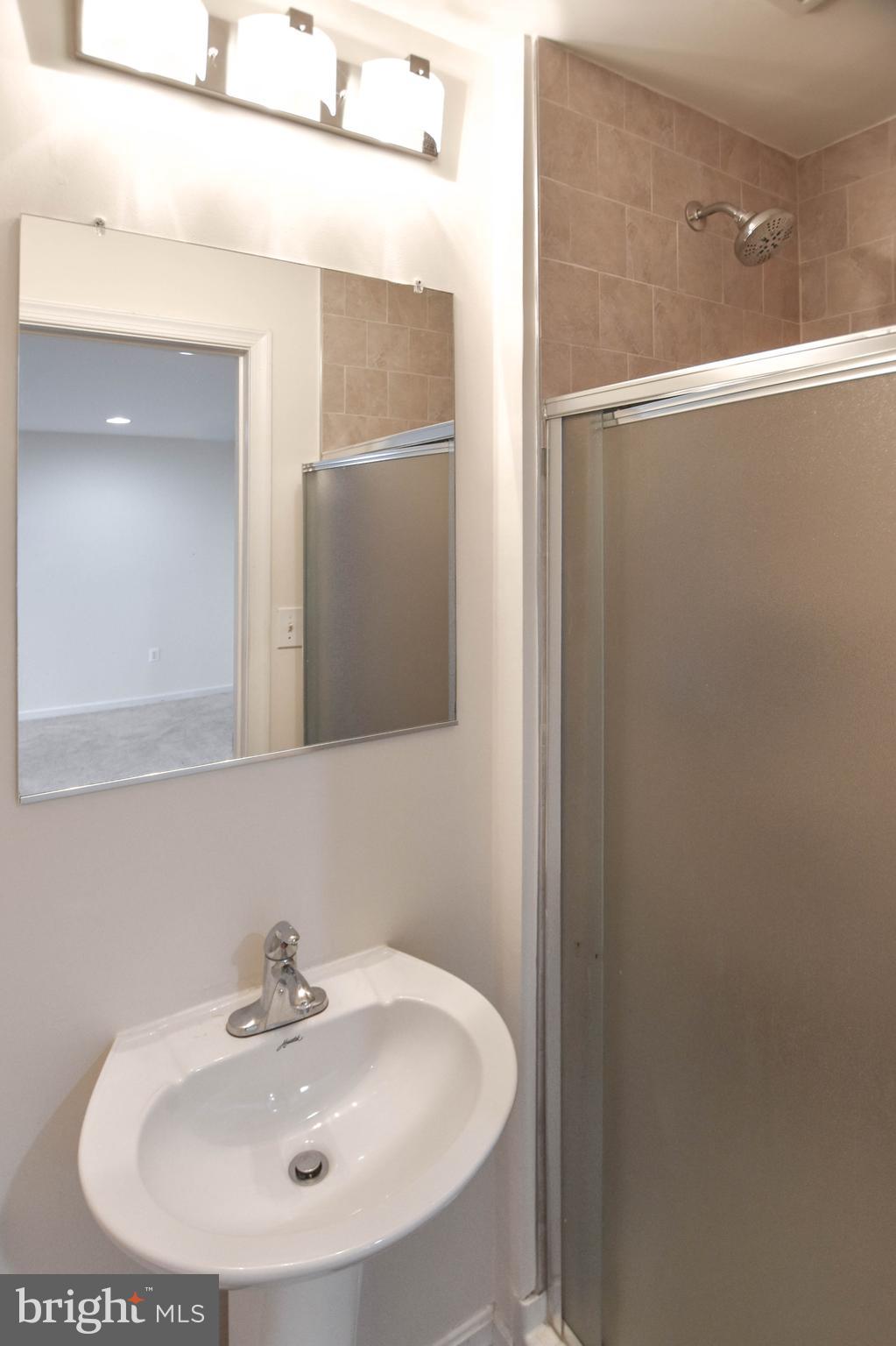 MCNAIR FARMS LANDBAY - Residential Lease