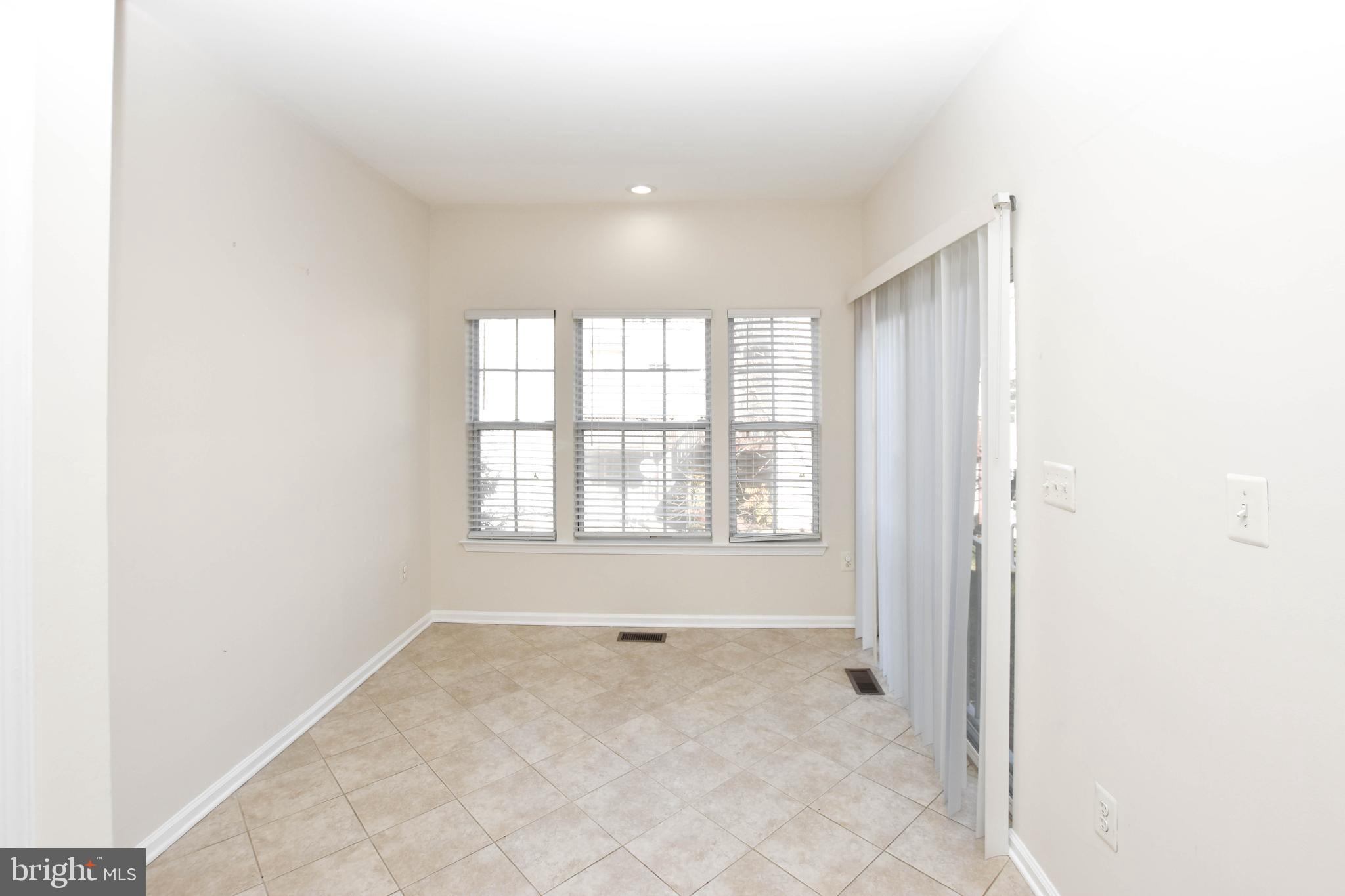 MCNAIR FARMS LANDBAY - Residential Lease