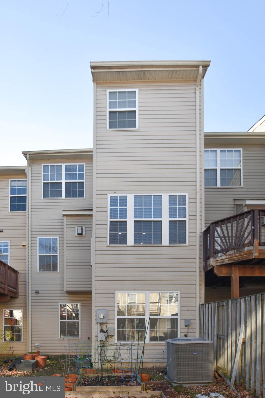 MCNAIR FARMS LANDBAY - Residential Lease