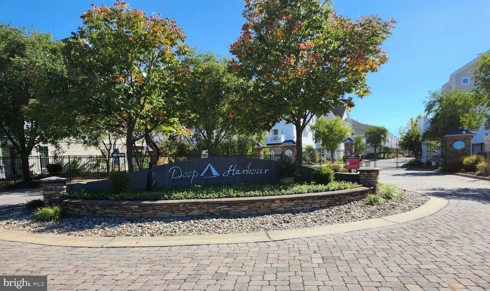 DEEP HARBOUR - Residential