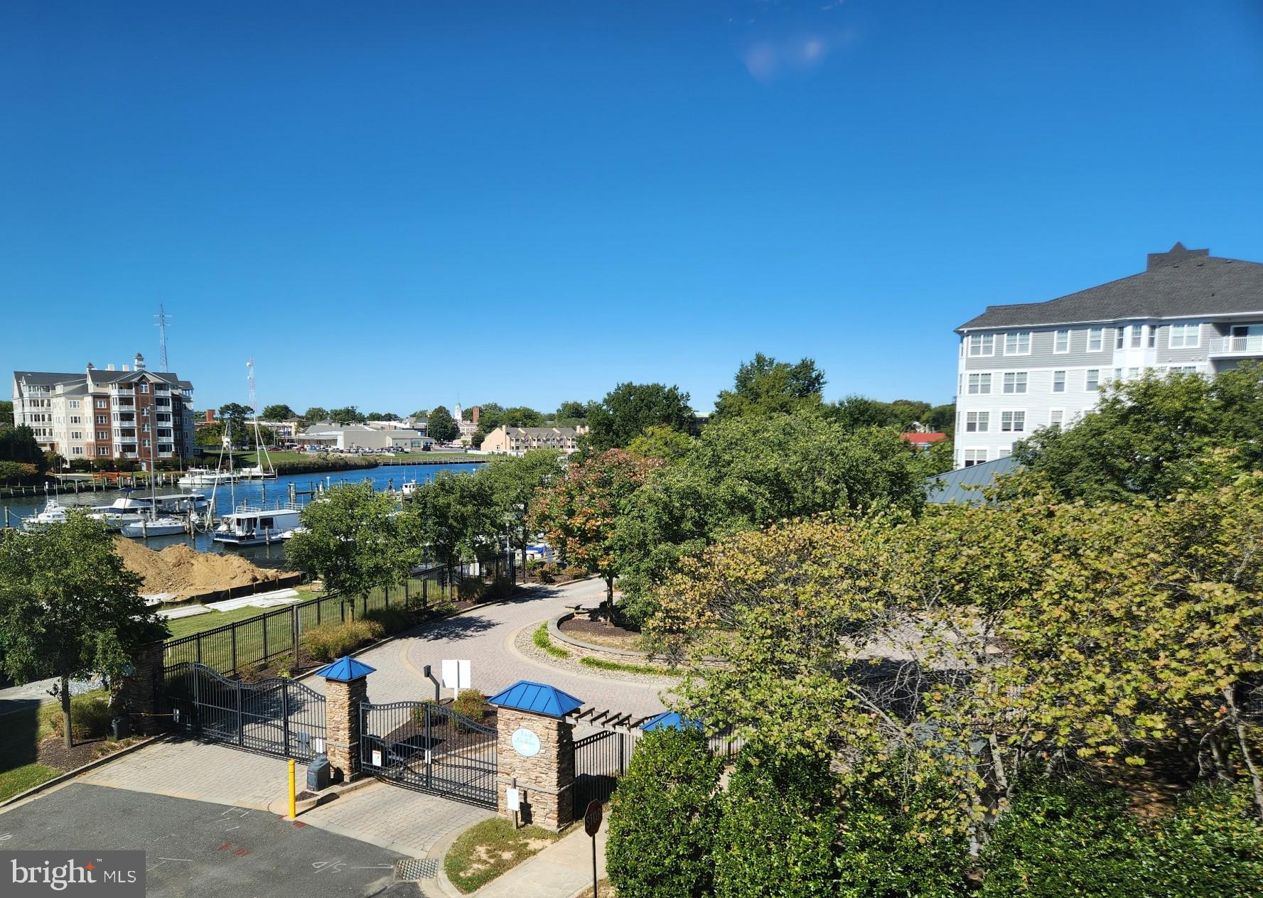 DEEP HARBOUR - Residential