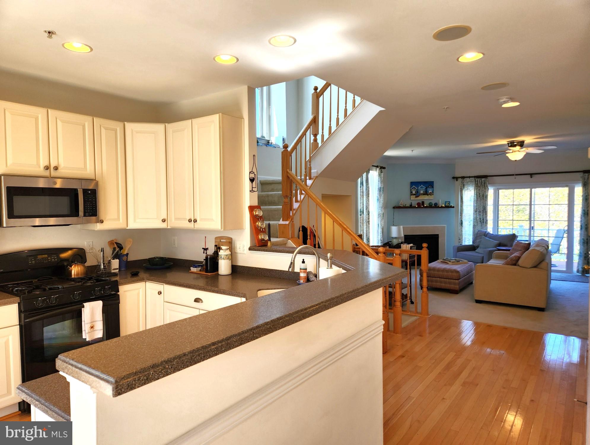 DEEP HARBOUR - Residential