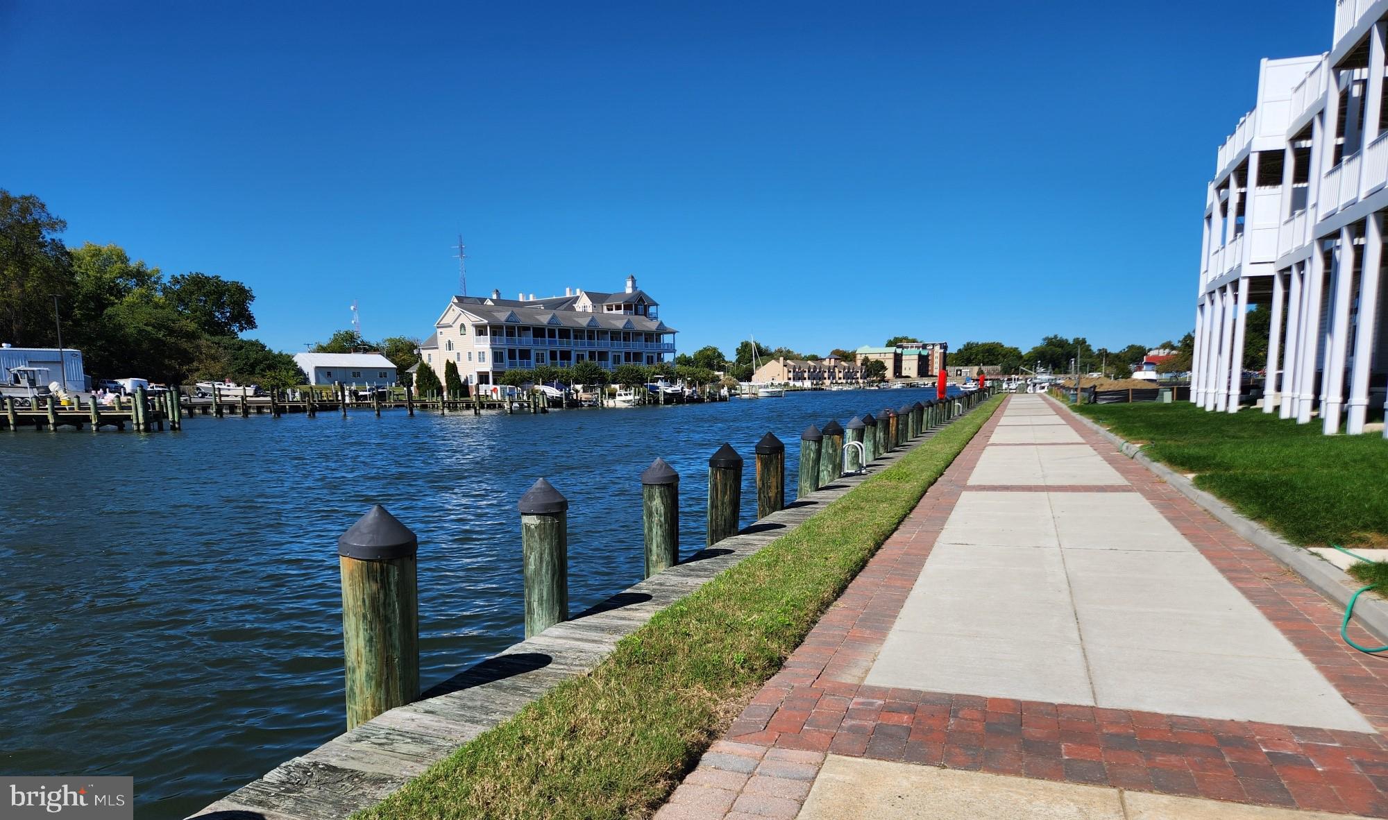 DEEP HARBOUR - Residential