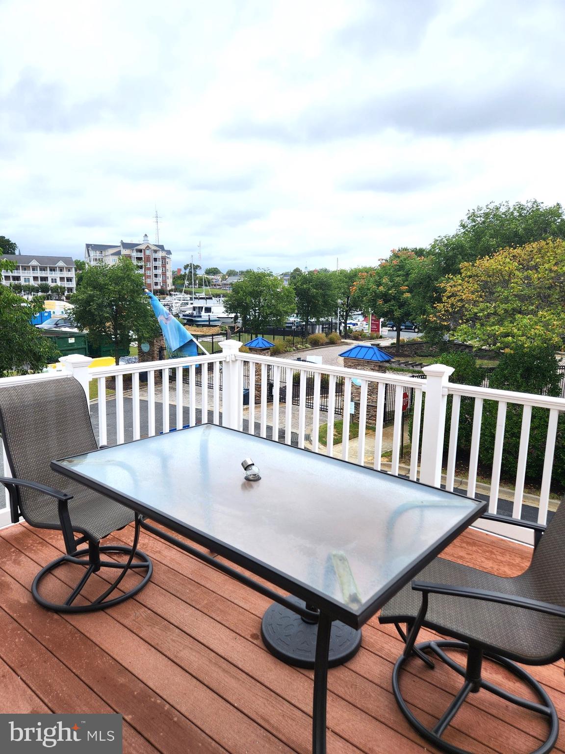 DEEP HARBOUR - Residential