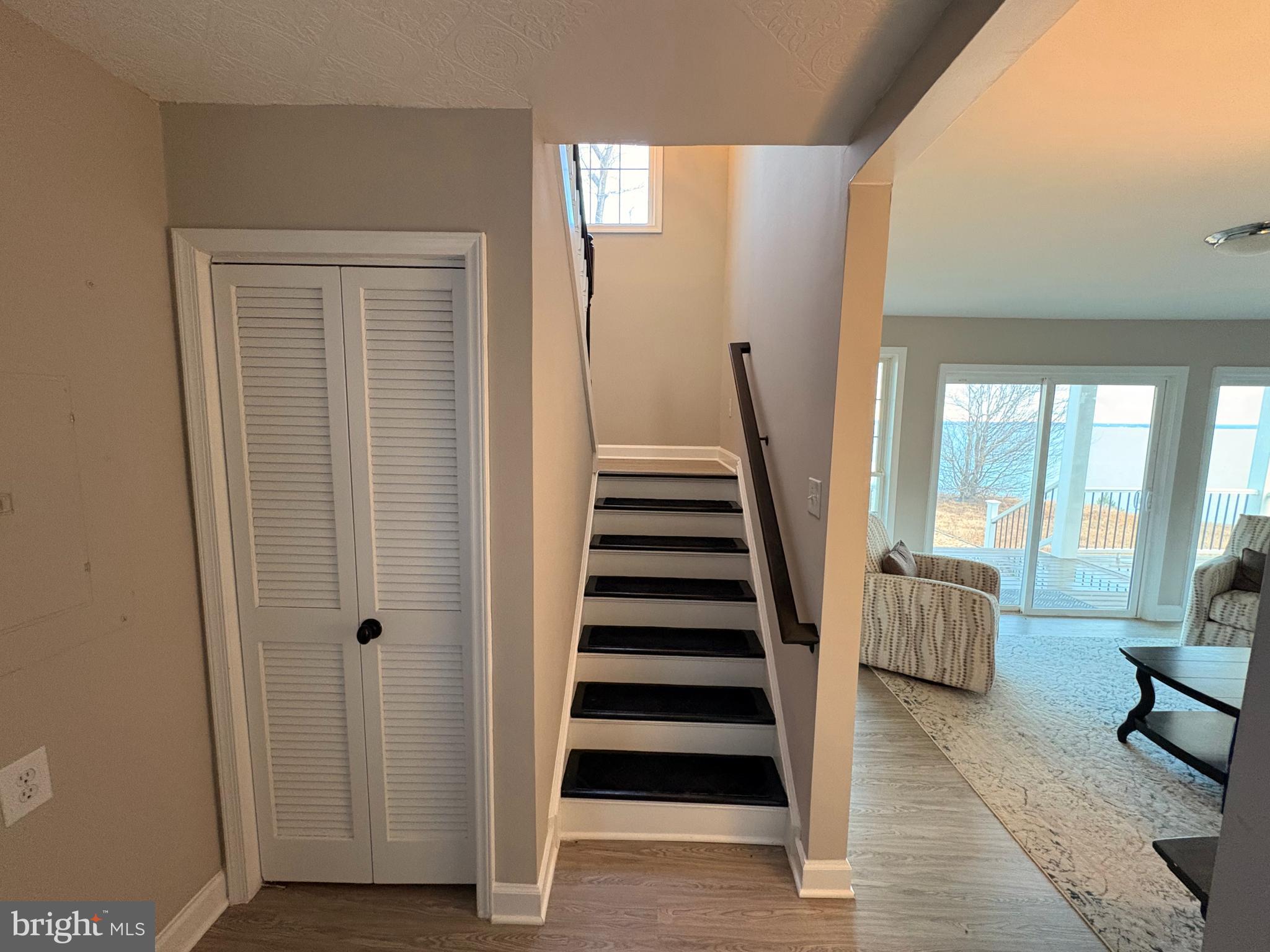 1077 N INDEPENDENCE DRIVE