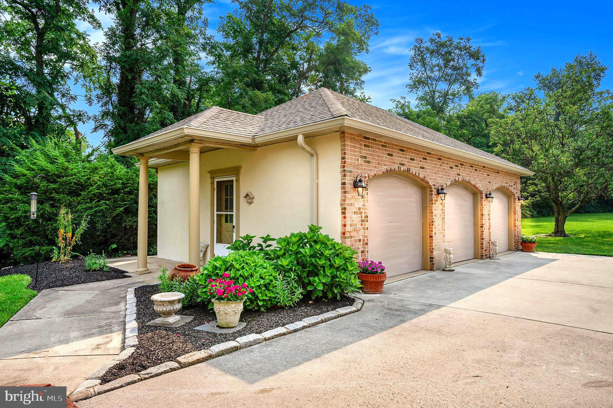 ESTATE HOMES OF WH - Residential