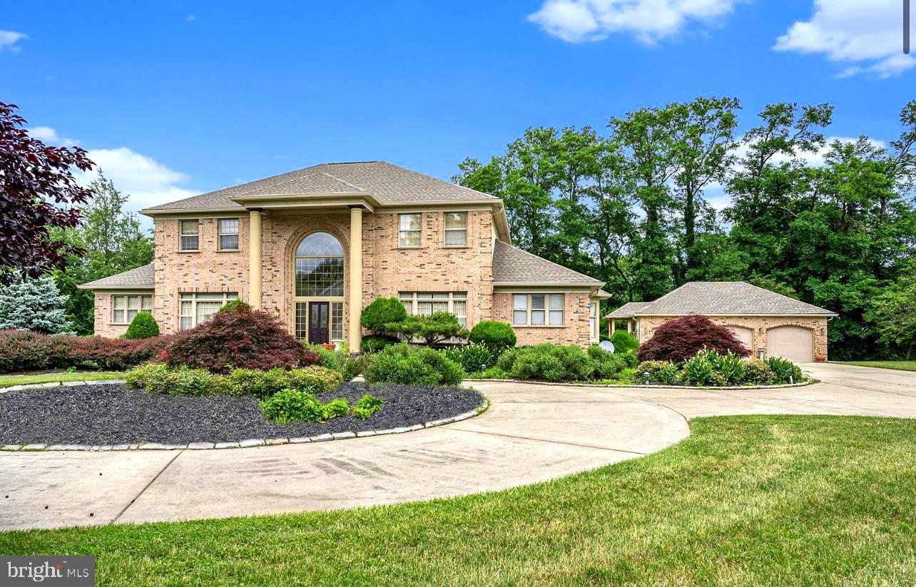 ESTATE HOMES OF WH - Residential