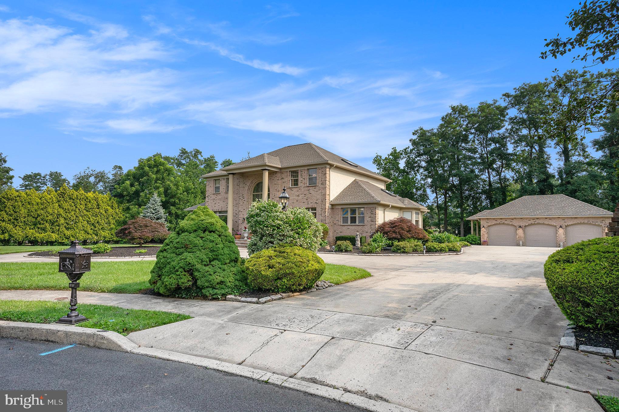 ESTATE HOMES OF WH - Residential