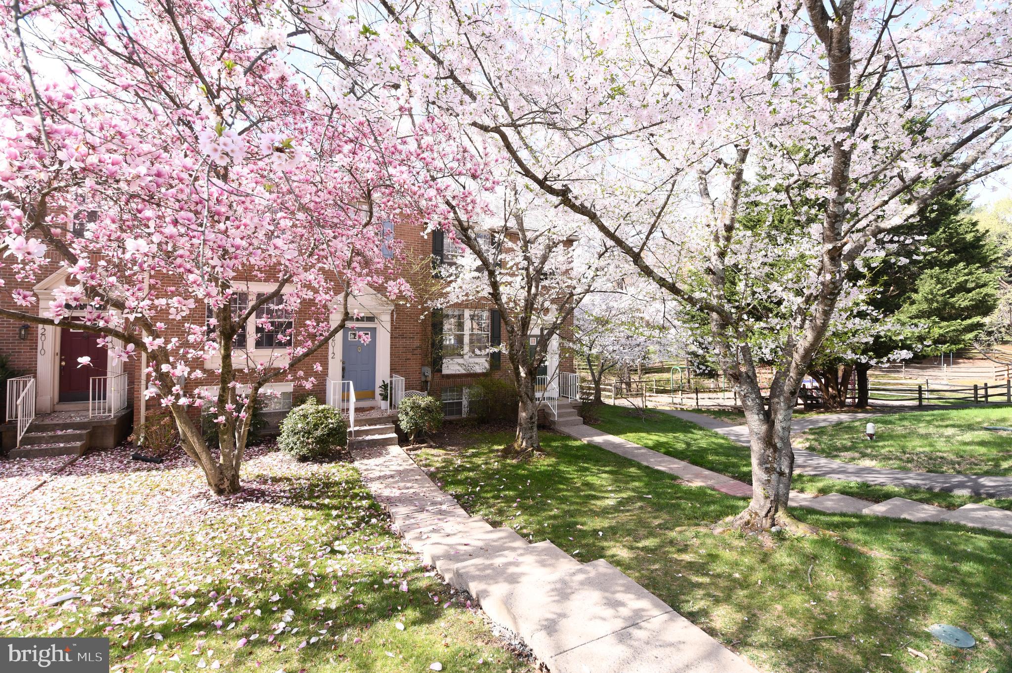 QUINCE ORCHARD KNOLLS - Residential