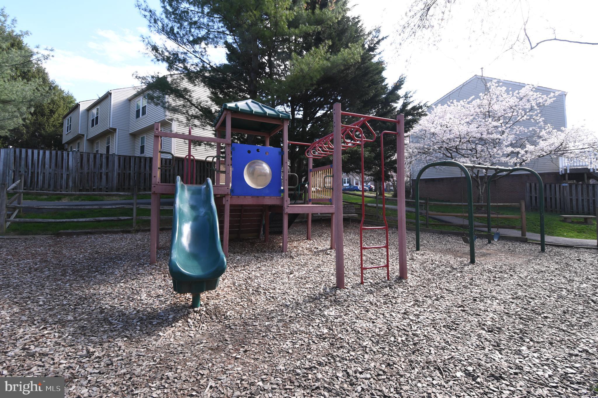 QUINCE ORCHARD KNOLLS - Residential