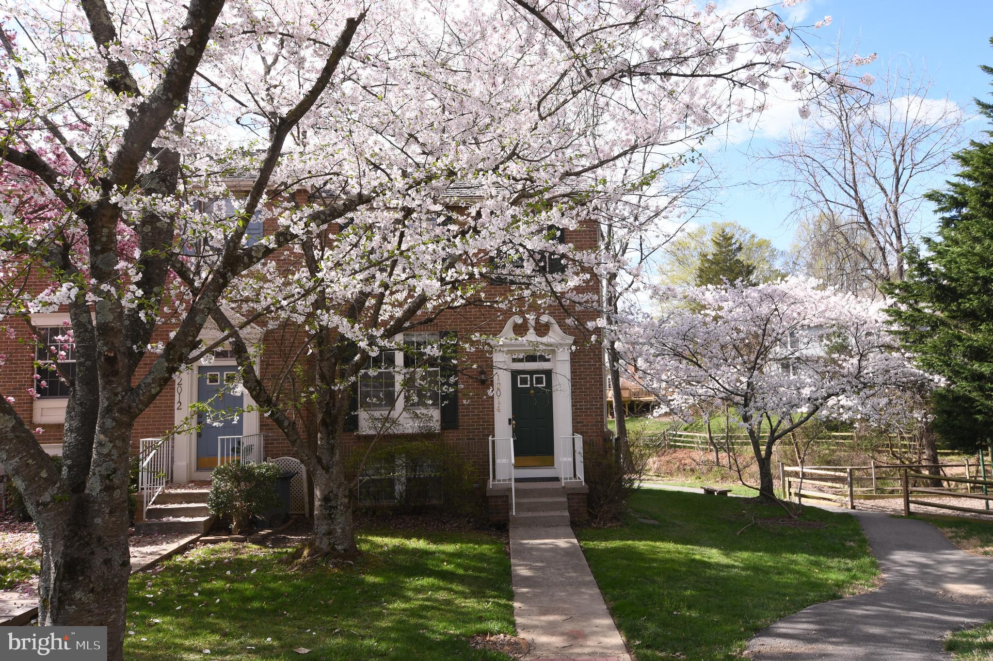 QUINCE ORCHARD KNOLLS - Residential