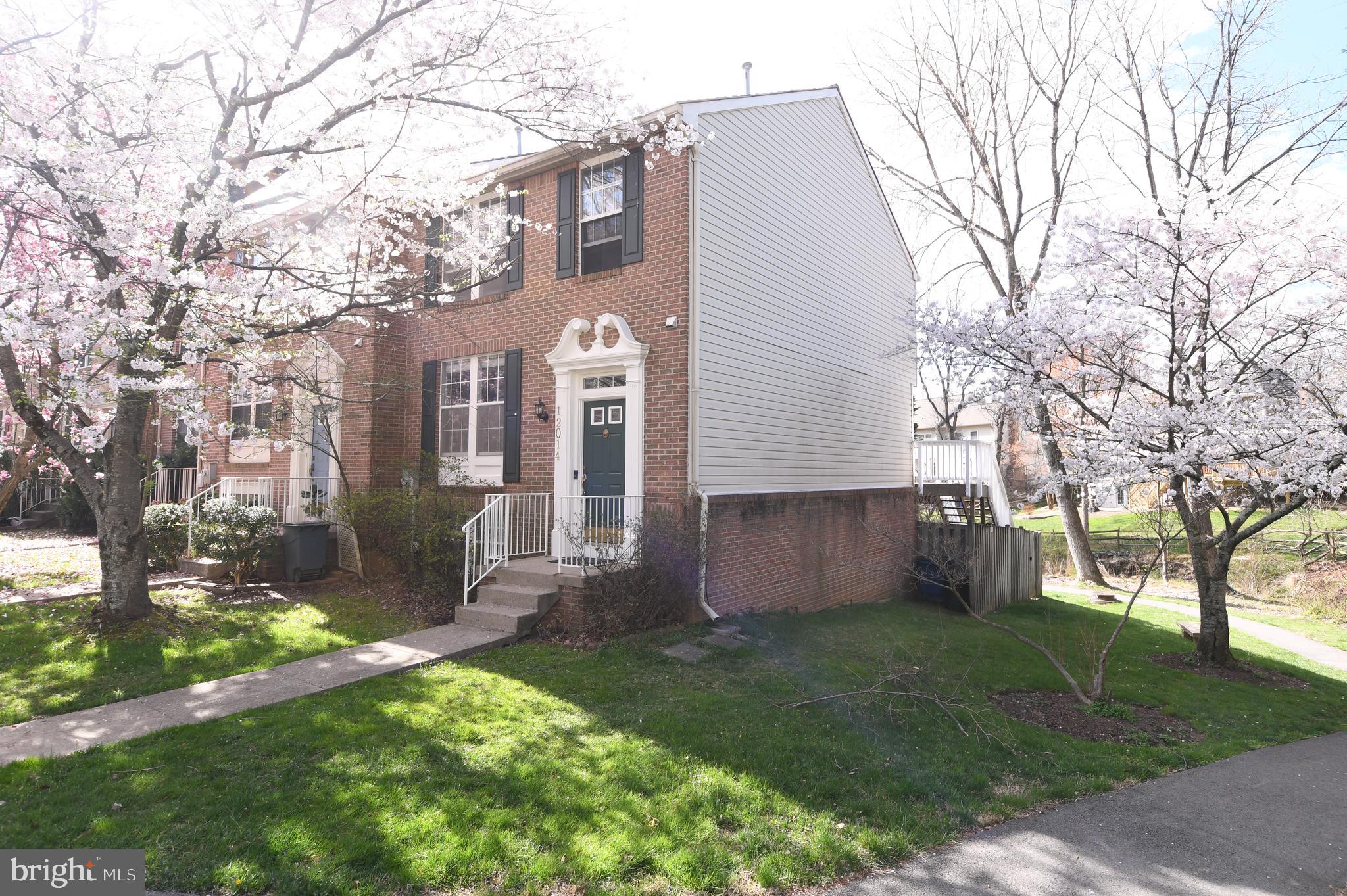 QUINCE ORCHARD KNOLLS - Residential