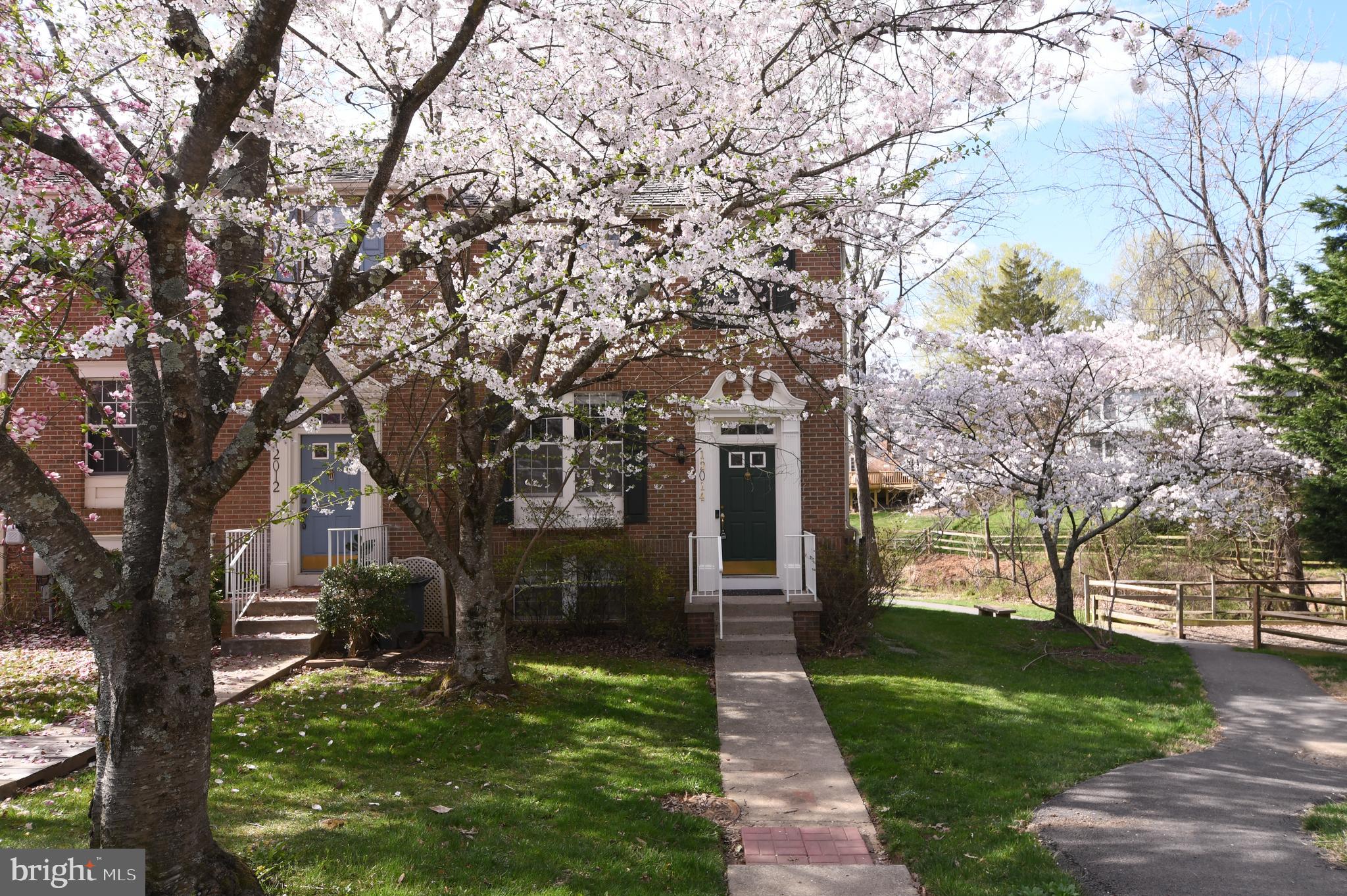 QUINCE ORCHARD KNOLLS - Residential