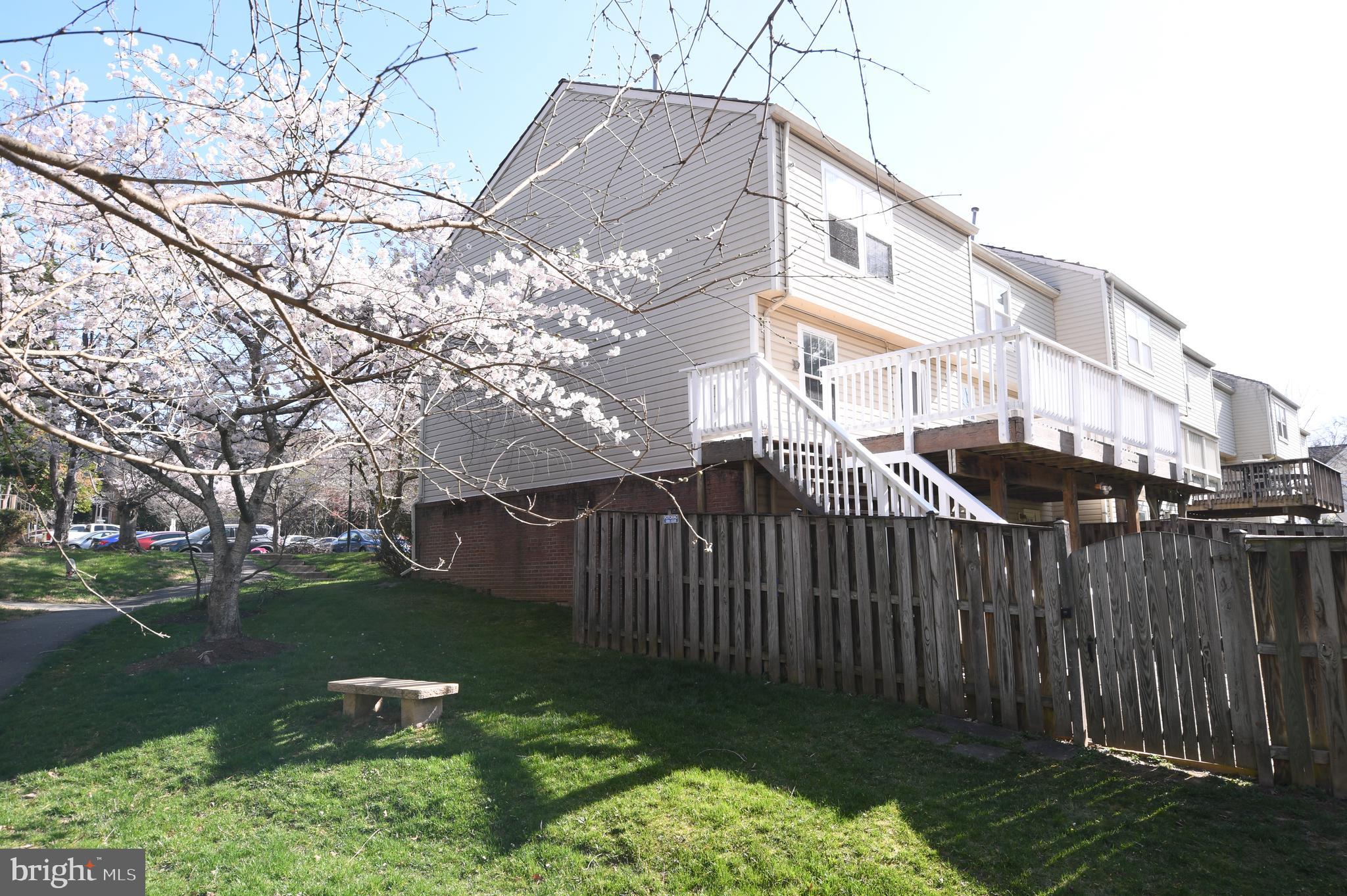 QUINCE ORCHARD KNOLLS - Residential