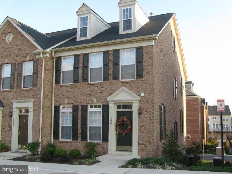 Great location...larger then usual end of group townhouse...3 bedrooms, 2.5 bath with a loft and finished basement/rec. room. Beautiful eat-in kitchen with a deck off the back, wall to wall carpet, all appliances, 2 car garage, warm gas heat, vaulted ceilings, no smokers, will consider your small pet.