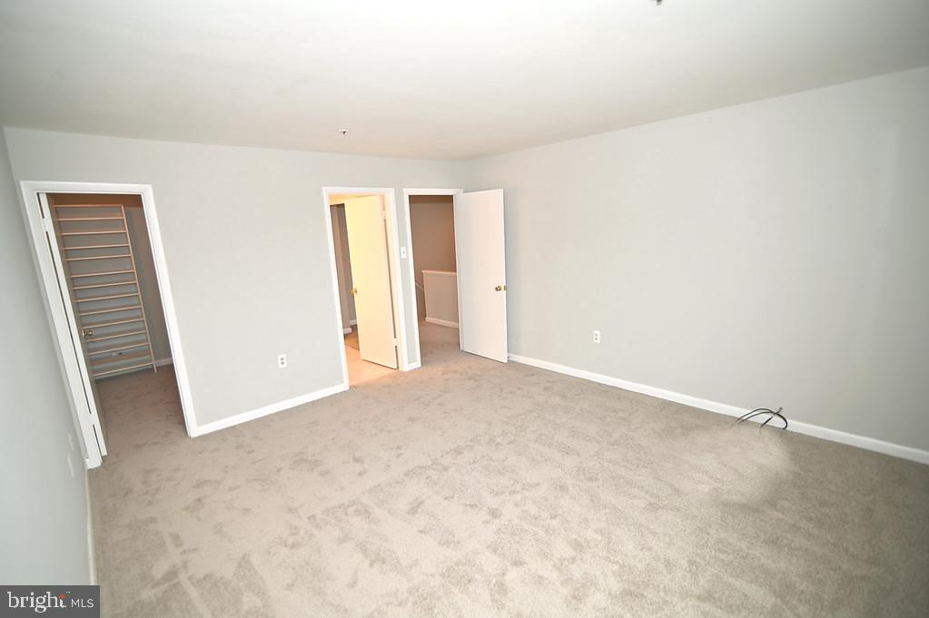 DEVON HILLS - Residential