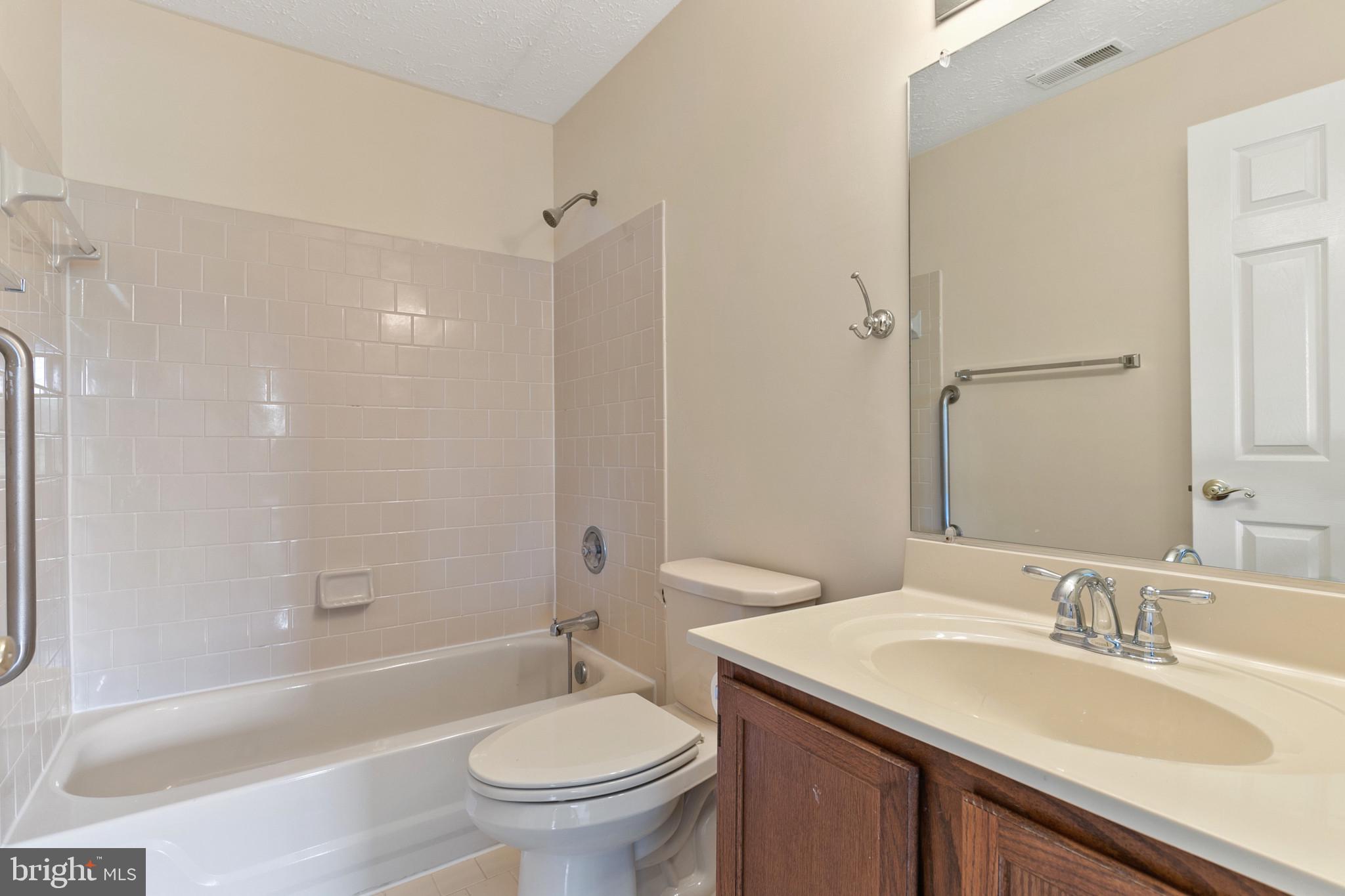 POND CONDOMINIUMS - Residential Lease