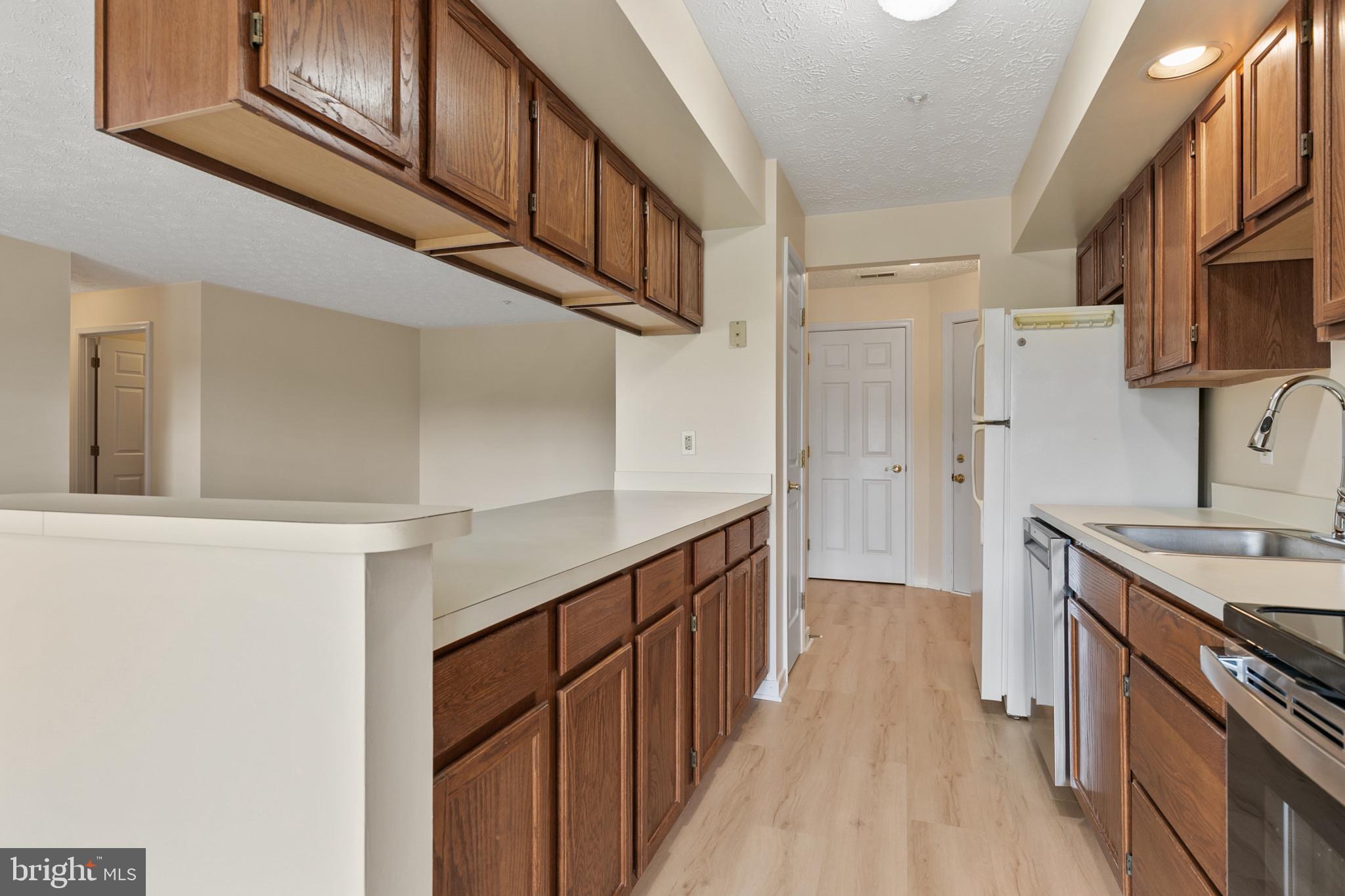 POND CONDOMINIUMS - Residential Lease