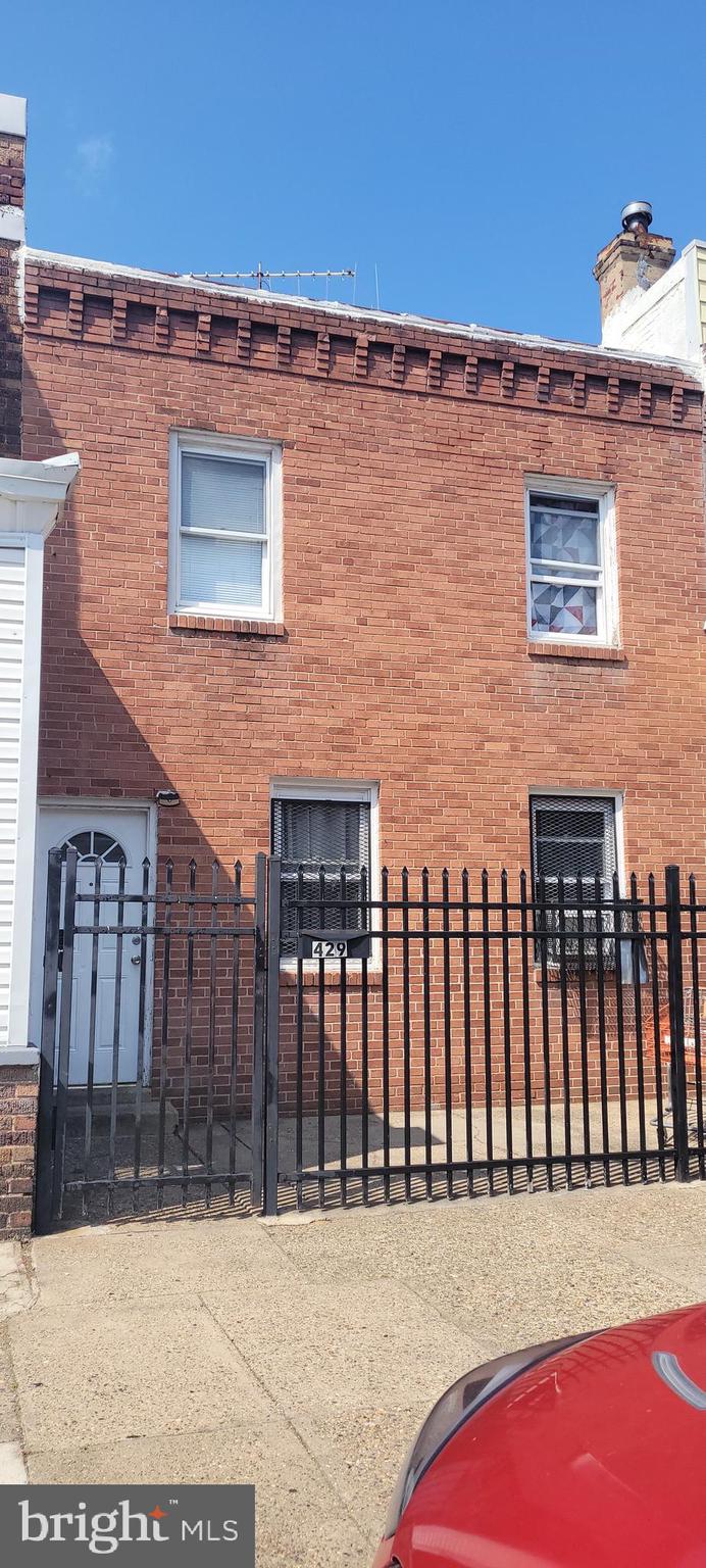 Remarkable Investment Opportunity! This beautifully 2-unit multifamily property offers immediate income potential, generating $900, $800, and $1000 per month from each unit. Each unit features separate heat and electric meters, allowing tenants to manage their own utilities. Conveniently located near the heart of Philadelphia, this property is perfectly situated for easy access to local amenities and transportation. With strong rental income and a desirable location, this property is priced to sell and ready to produce income from day one. Don't miss out on this fantastic investment!
1st apartment= 2 bedrooms
2nd apartment- 3bedrooms
2 additional studios-