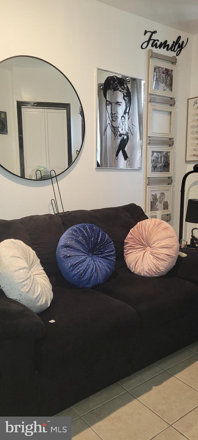 429 W ASHDALE STREET