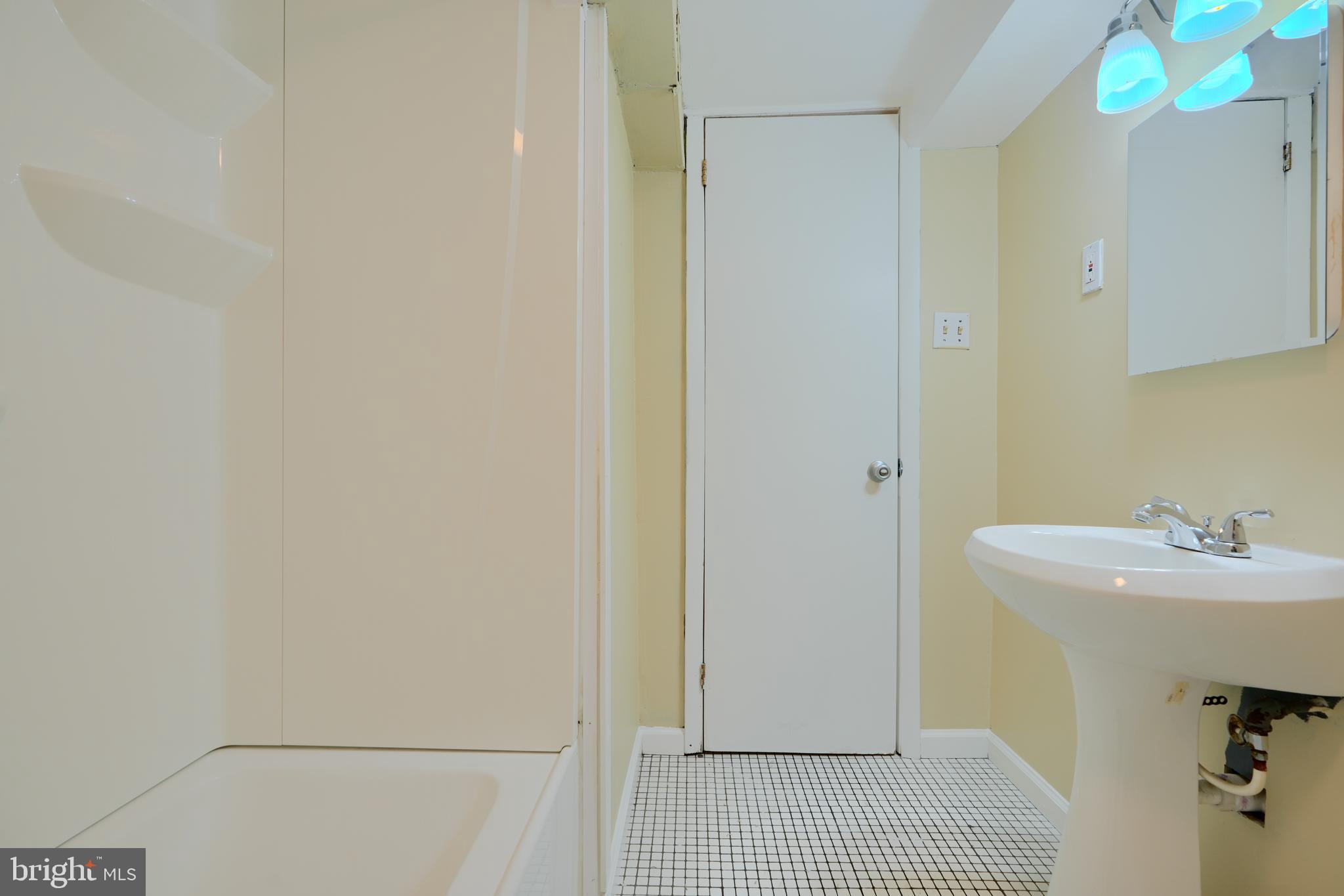 TOWSON PARK - Residential Lease