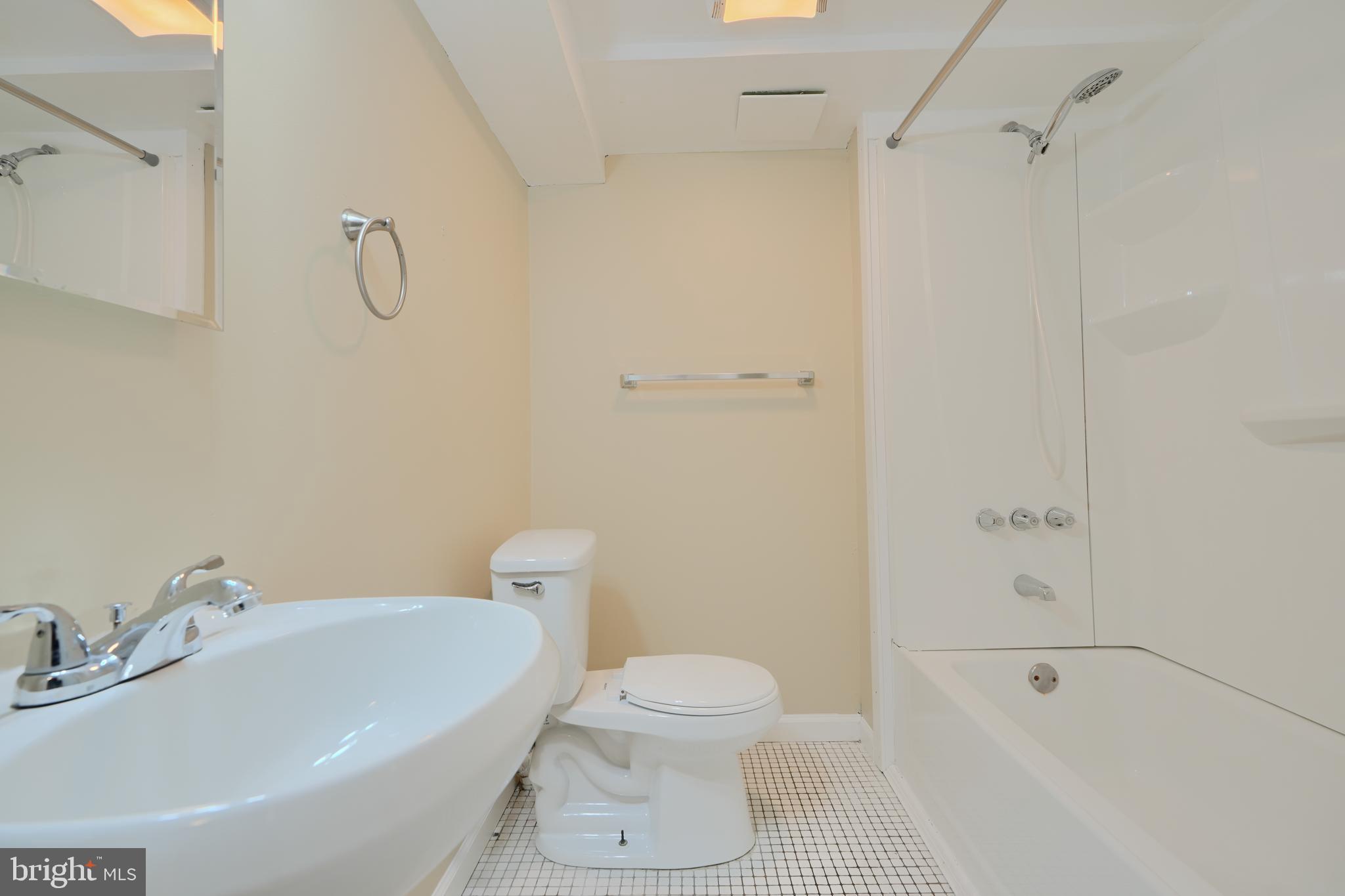 TOWSON PARK - Residential Lease