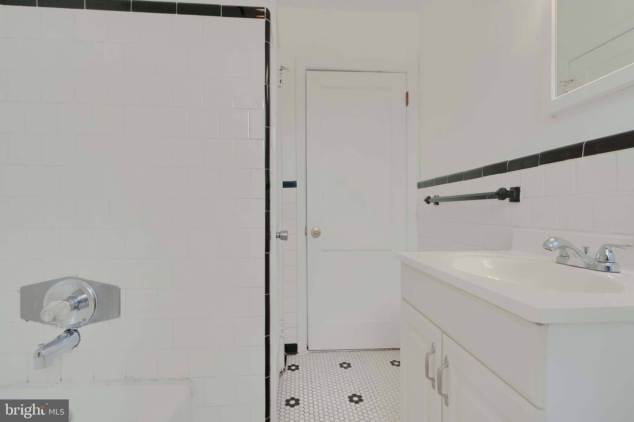 TOWSON PARK - Residential Lease