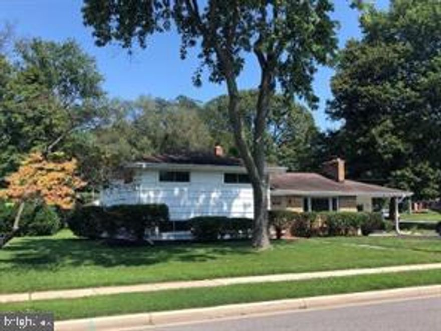 Great Split Level in Severna Gardens.  Recent updates throughout.   Come see this great home in a great neighborhood.  3 bedroom, 2.5 baths, New split rail fence, walk to schools, B&A Trail, restaurants and more. Open House Cancelled.